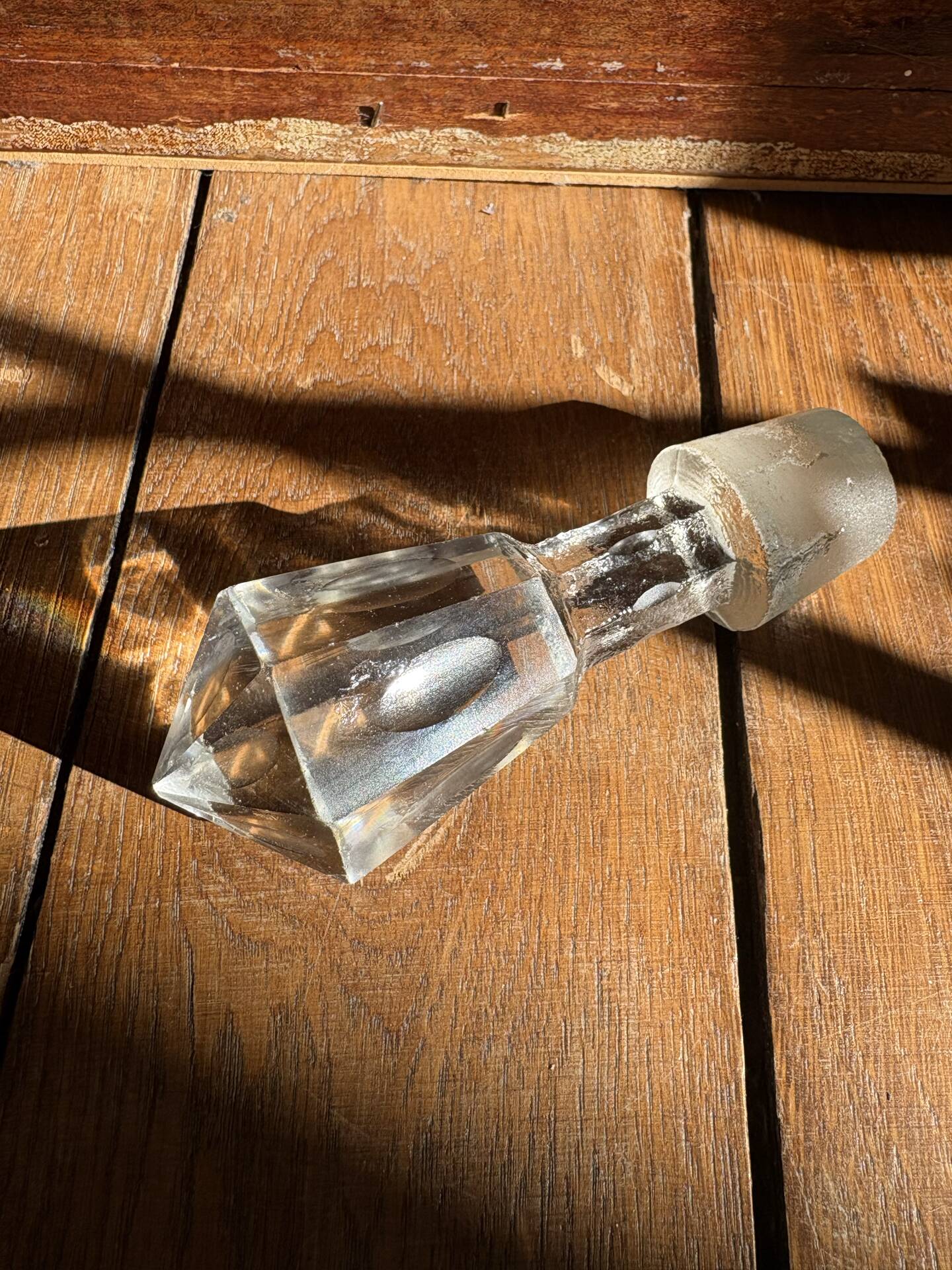 Ancienne carafe en cristal à décanter à vin