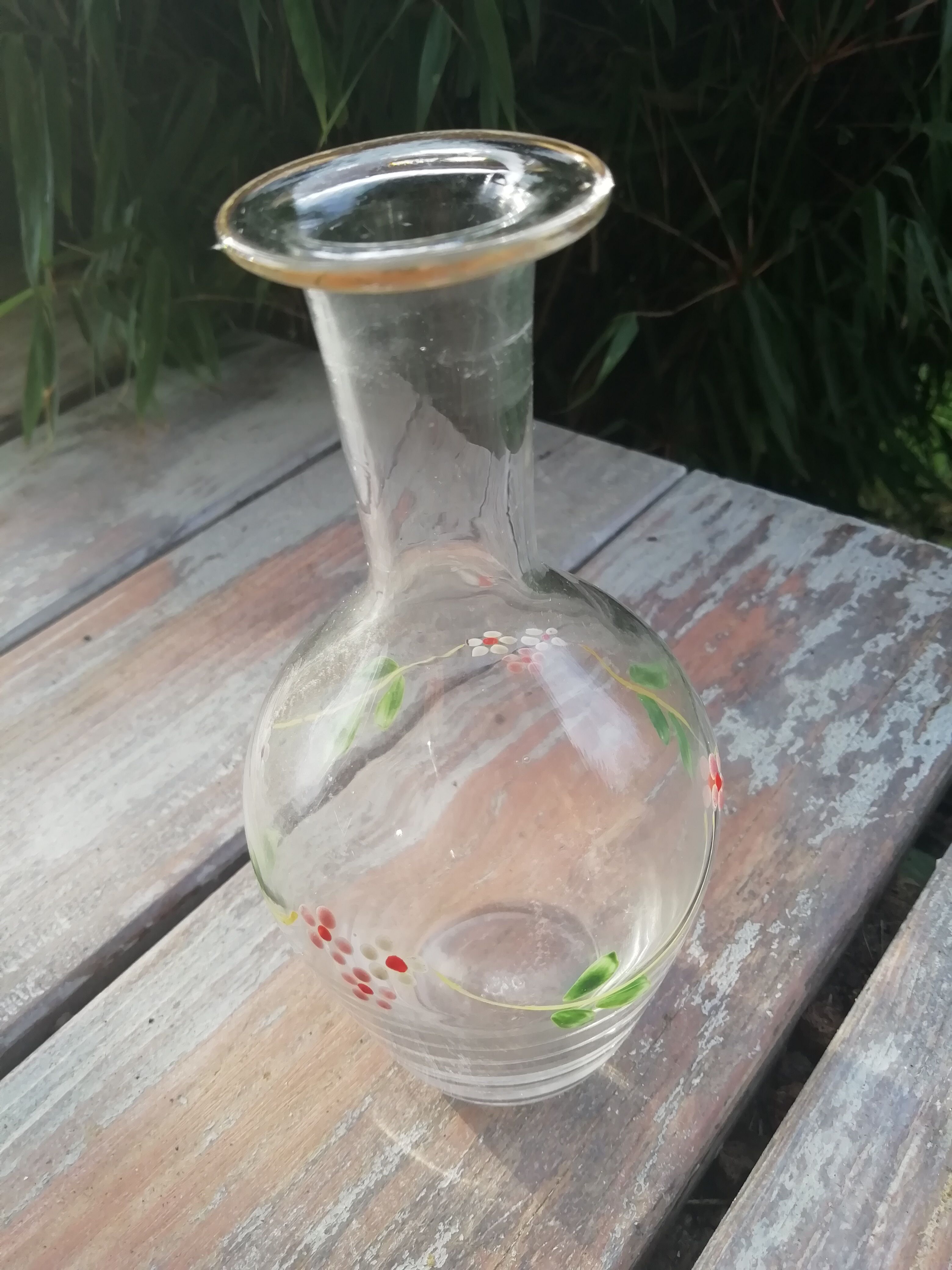 Carafe enamelled décor