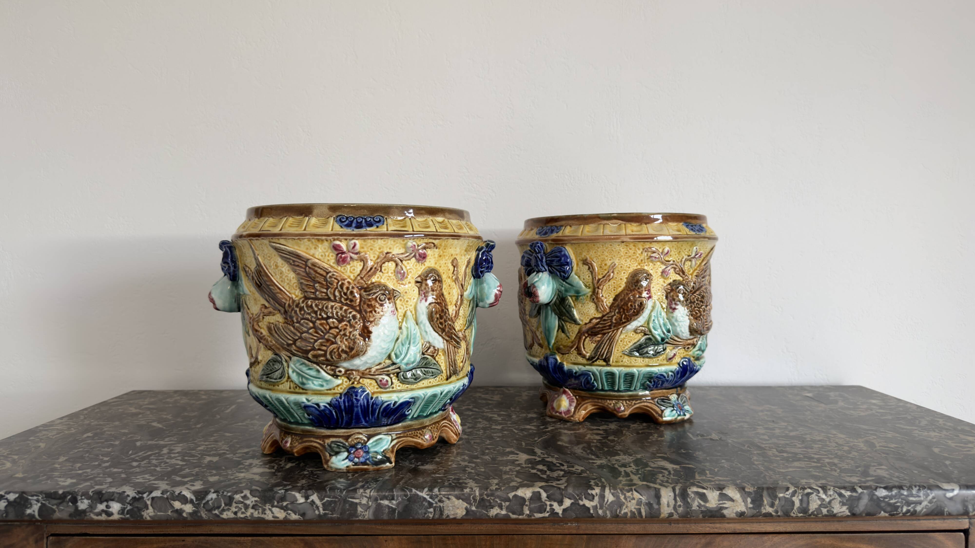 Pair of Art Nouveau Cache-Pots in Barbotine - Bird & Ribbon Decor - Fon