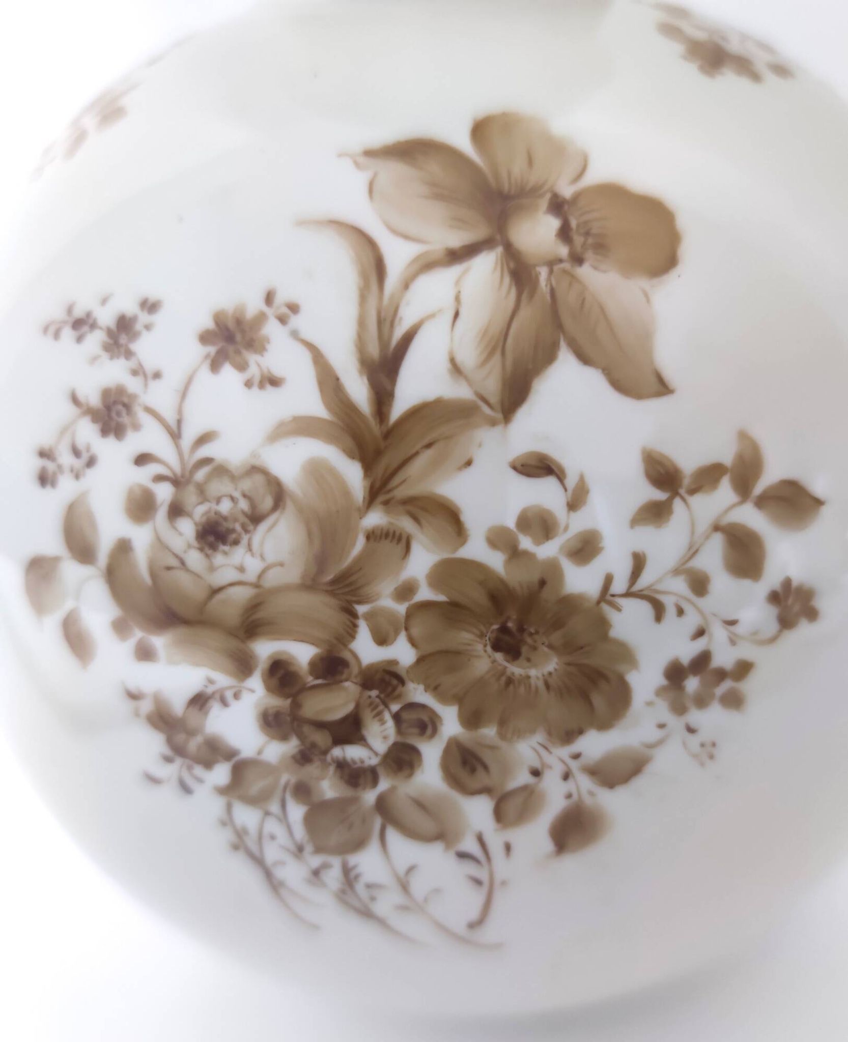 Vase en céramique ivoire et détails floraux marron par Rosenthal, Italie