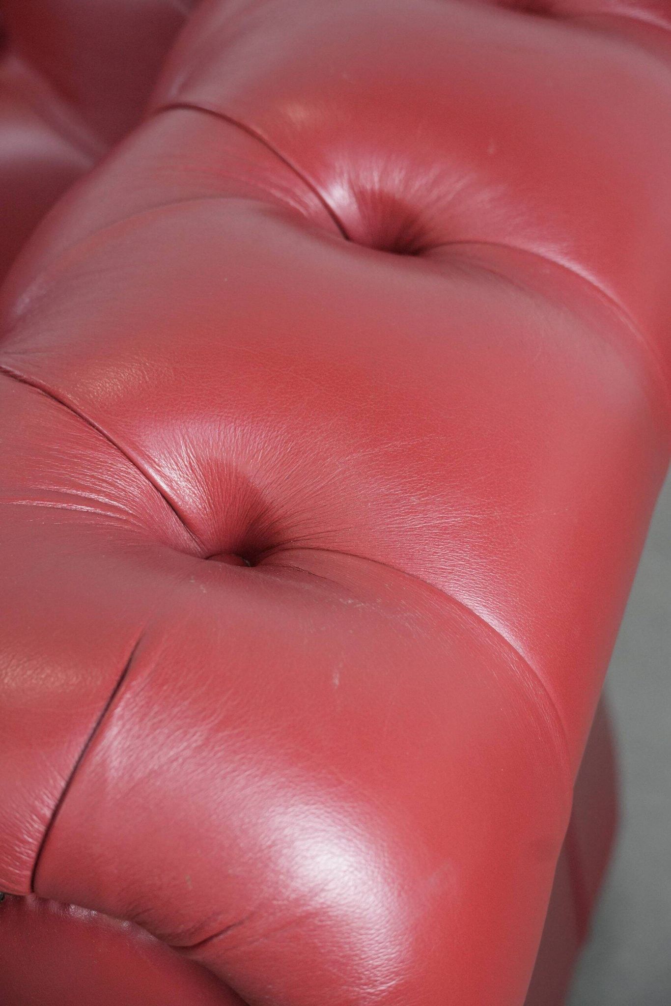 English cowhide Chesterfield 2.5-seater sofa in a stunning red colour