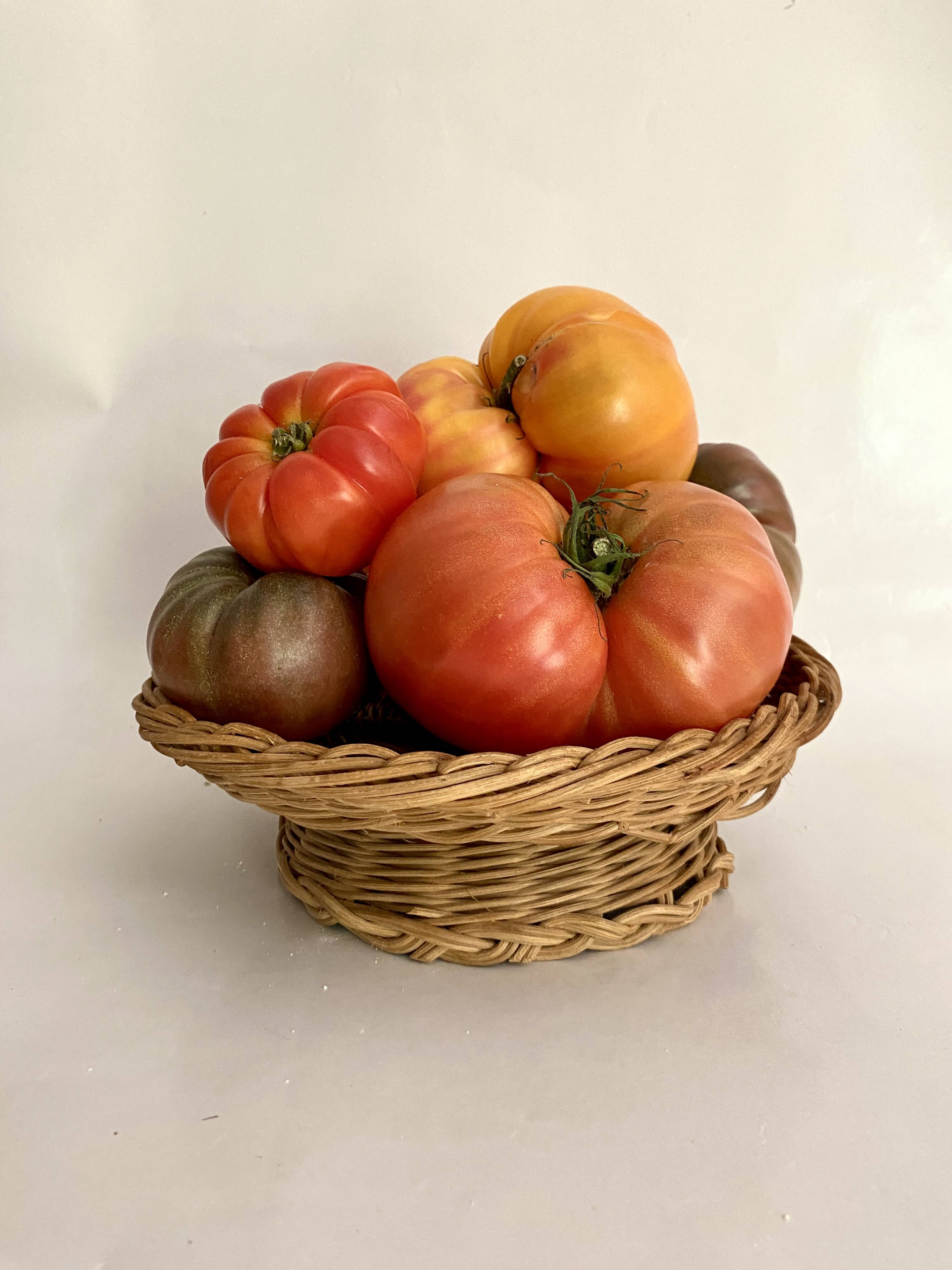 Straw dish on pedestal