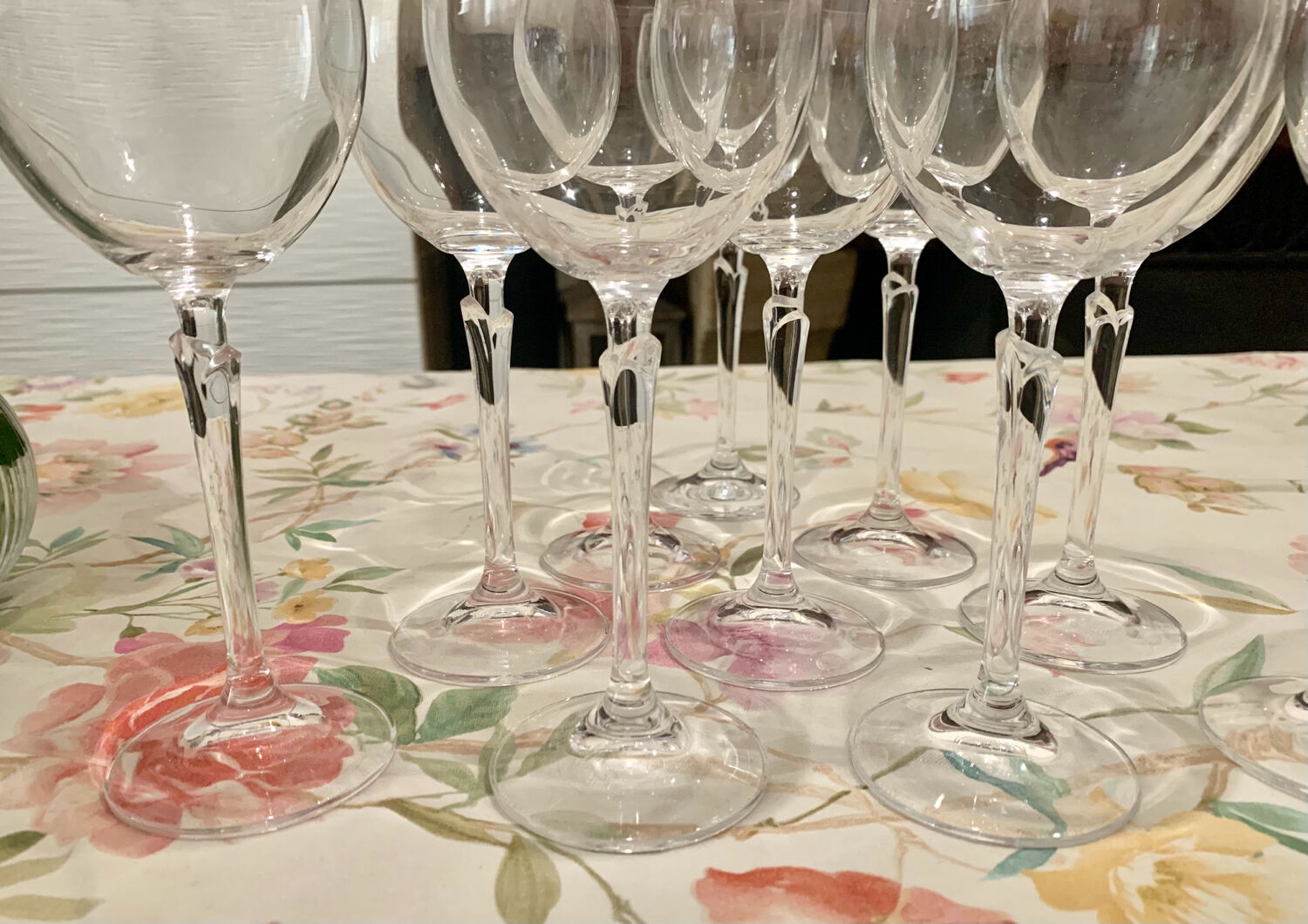 Crystal wine glasses (bud-shaped foot)