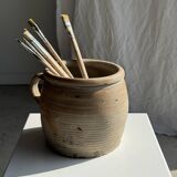Large stoneware pot with ribbed handle H16