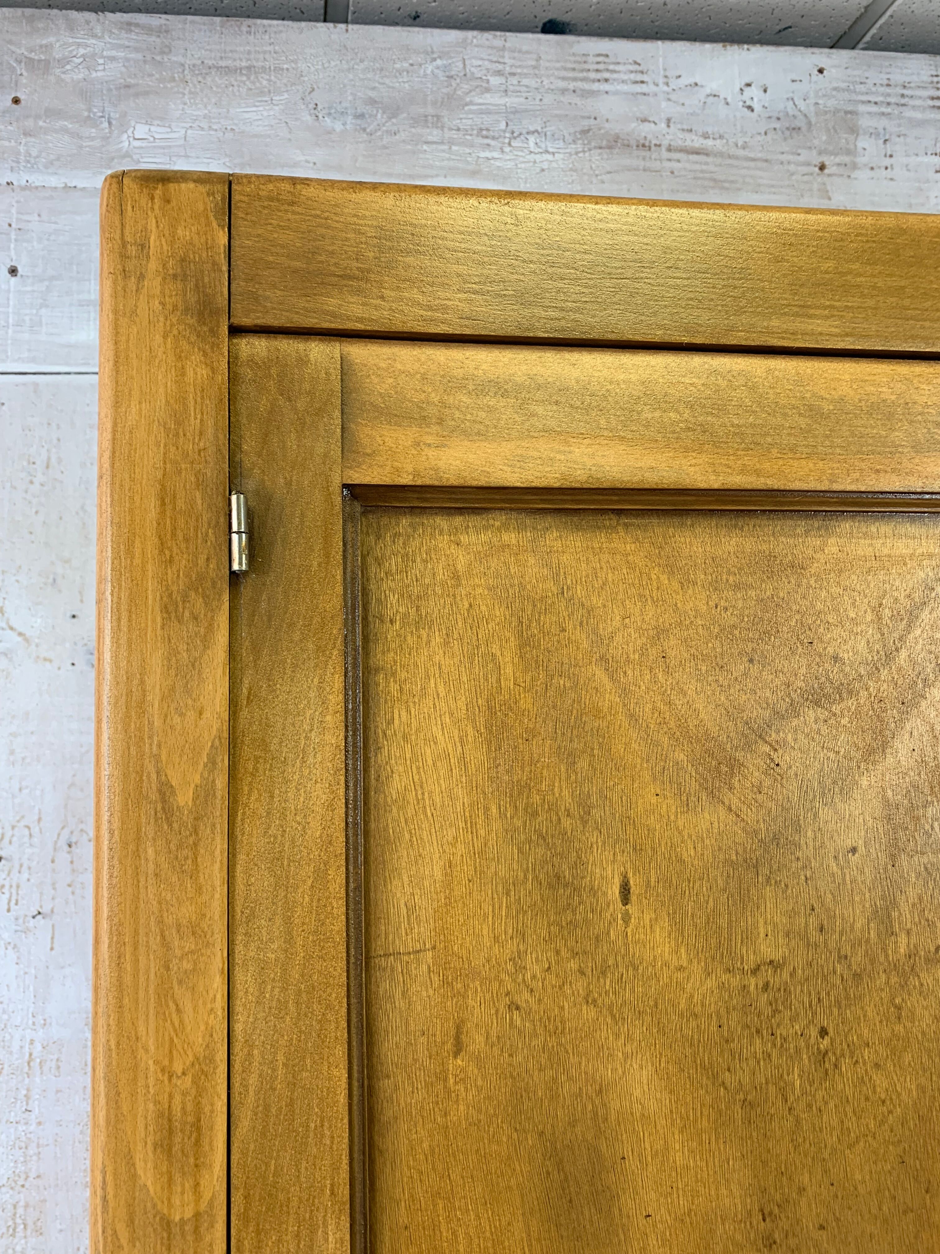 Armoire parisienne vintage