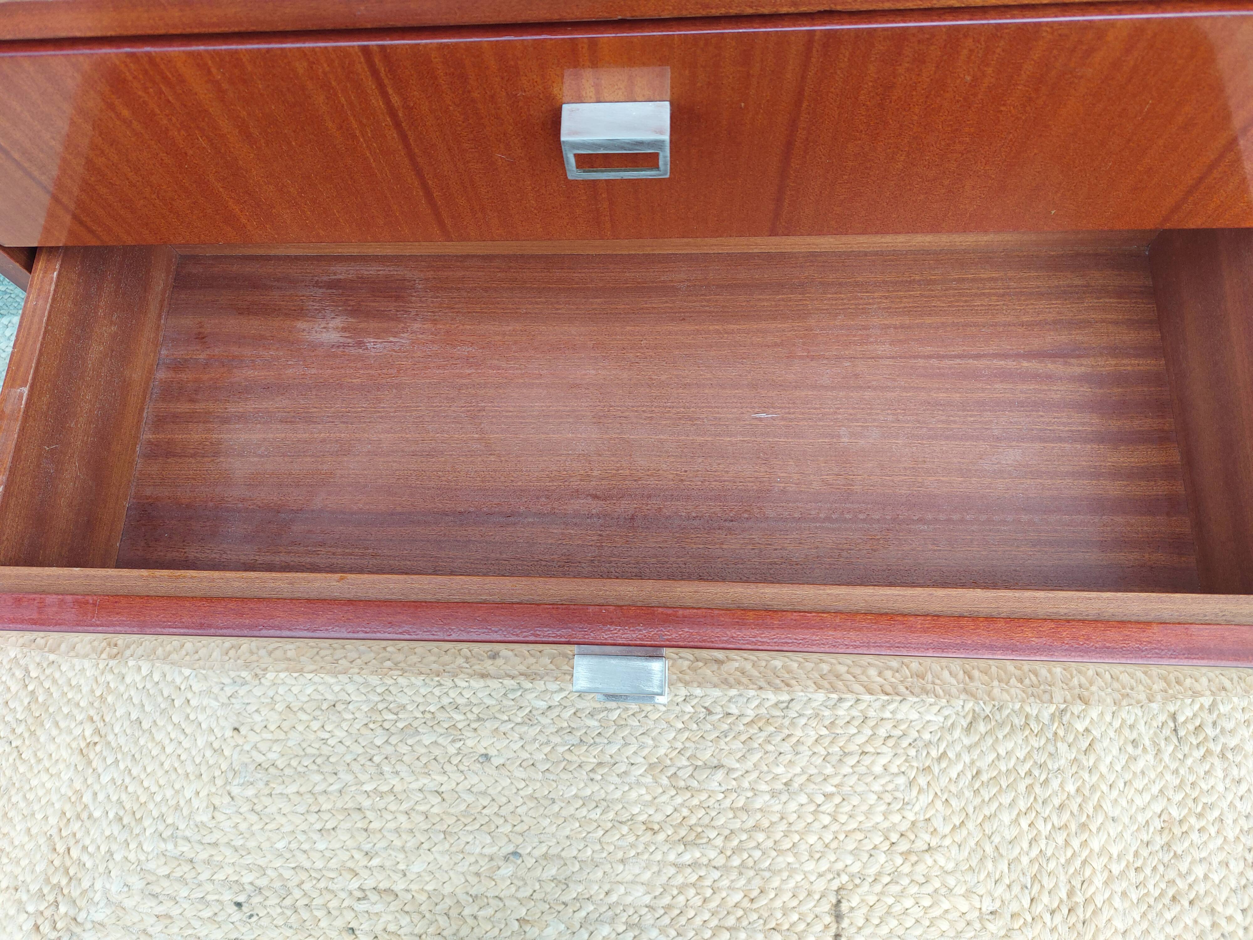 Vintage tapered leg chest of drawers