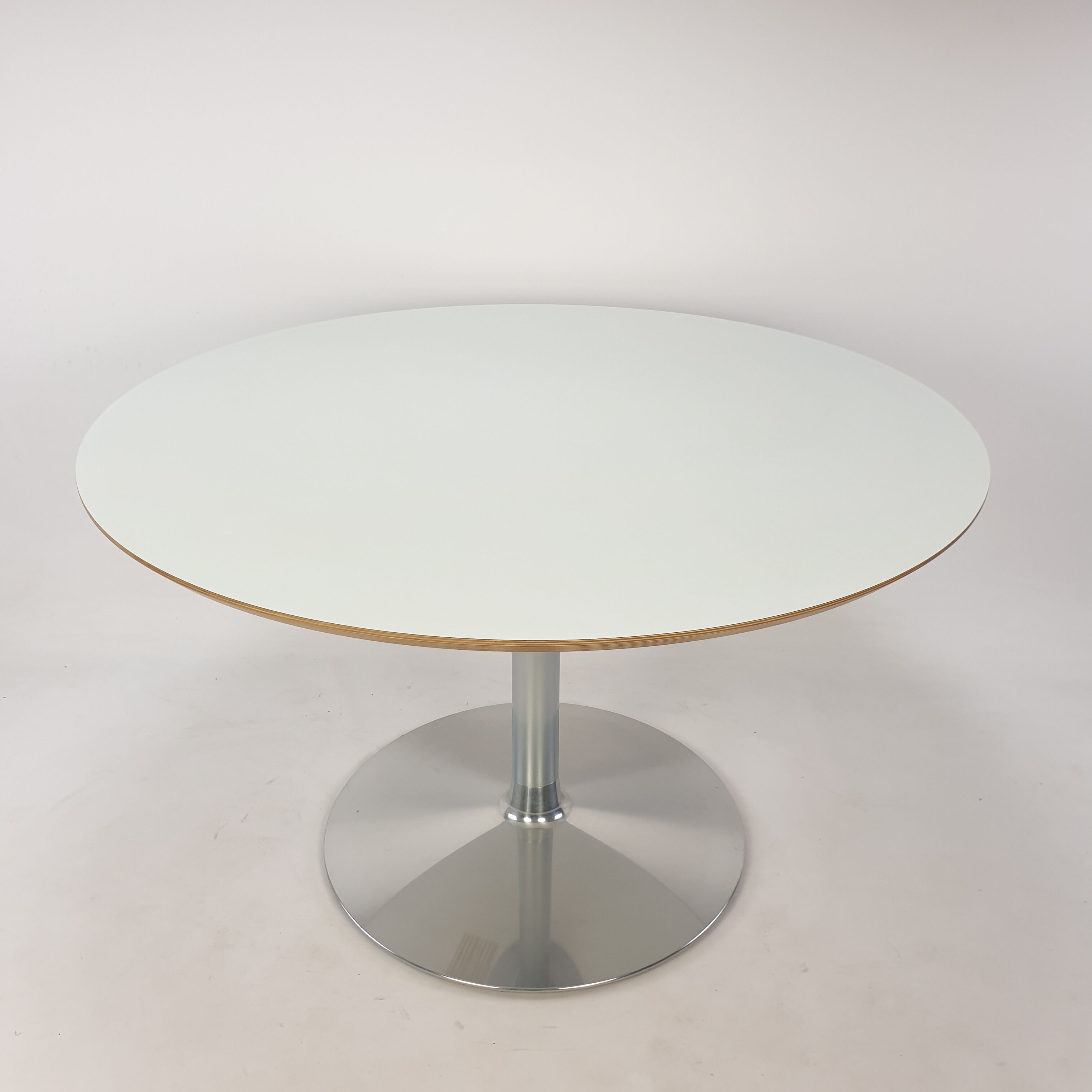 Round dining table by Pierre Paulin for Artifort, 1980