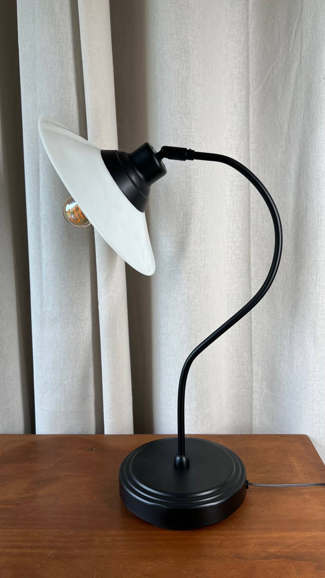 Lampe vintage en métal et opaline