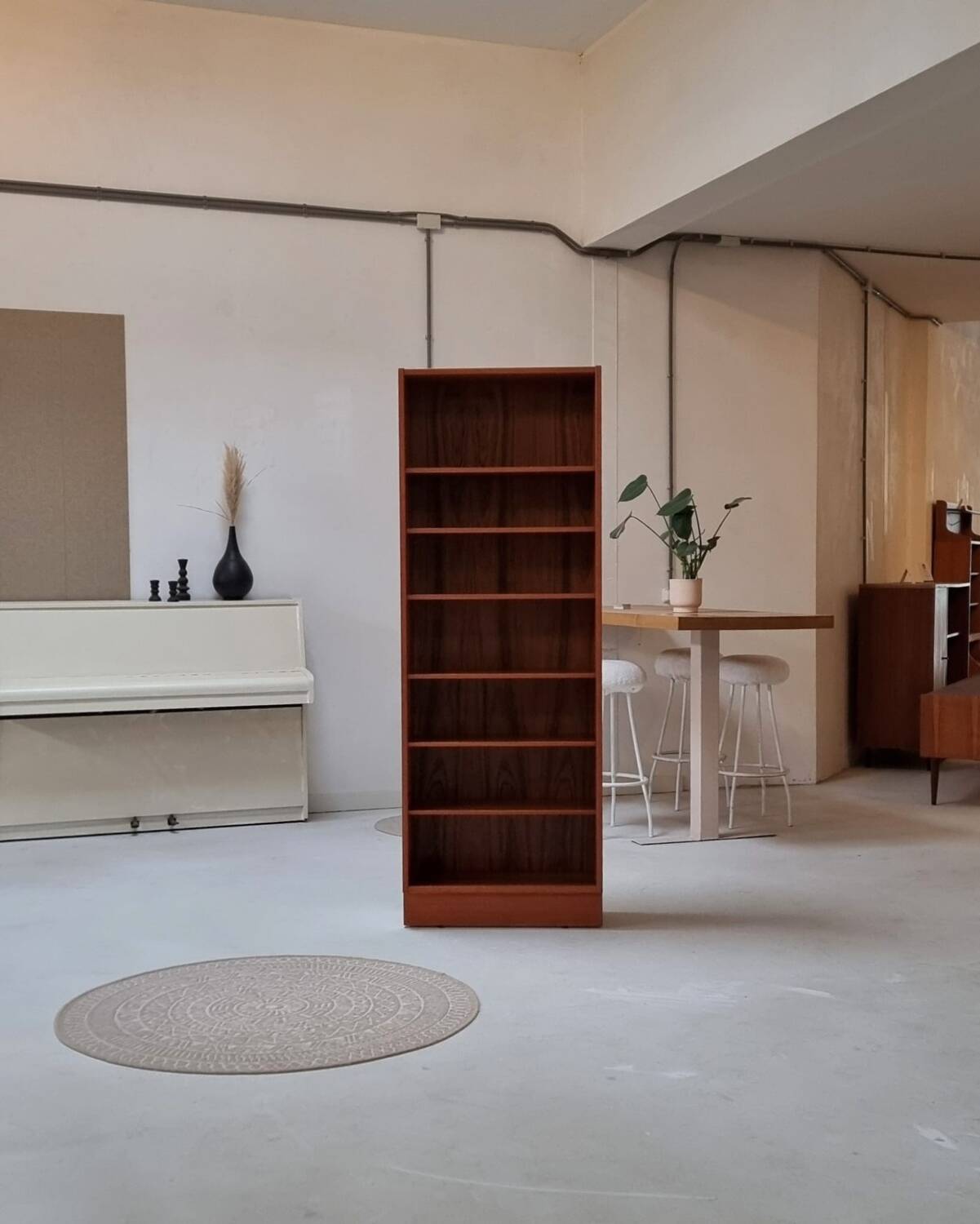 Bibliothèque du milieu du siècle
