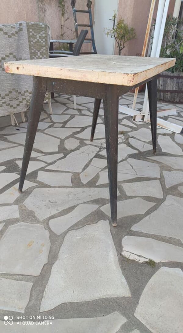 Table rectangulaire en acier Tolix