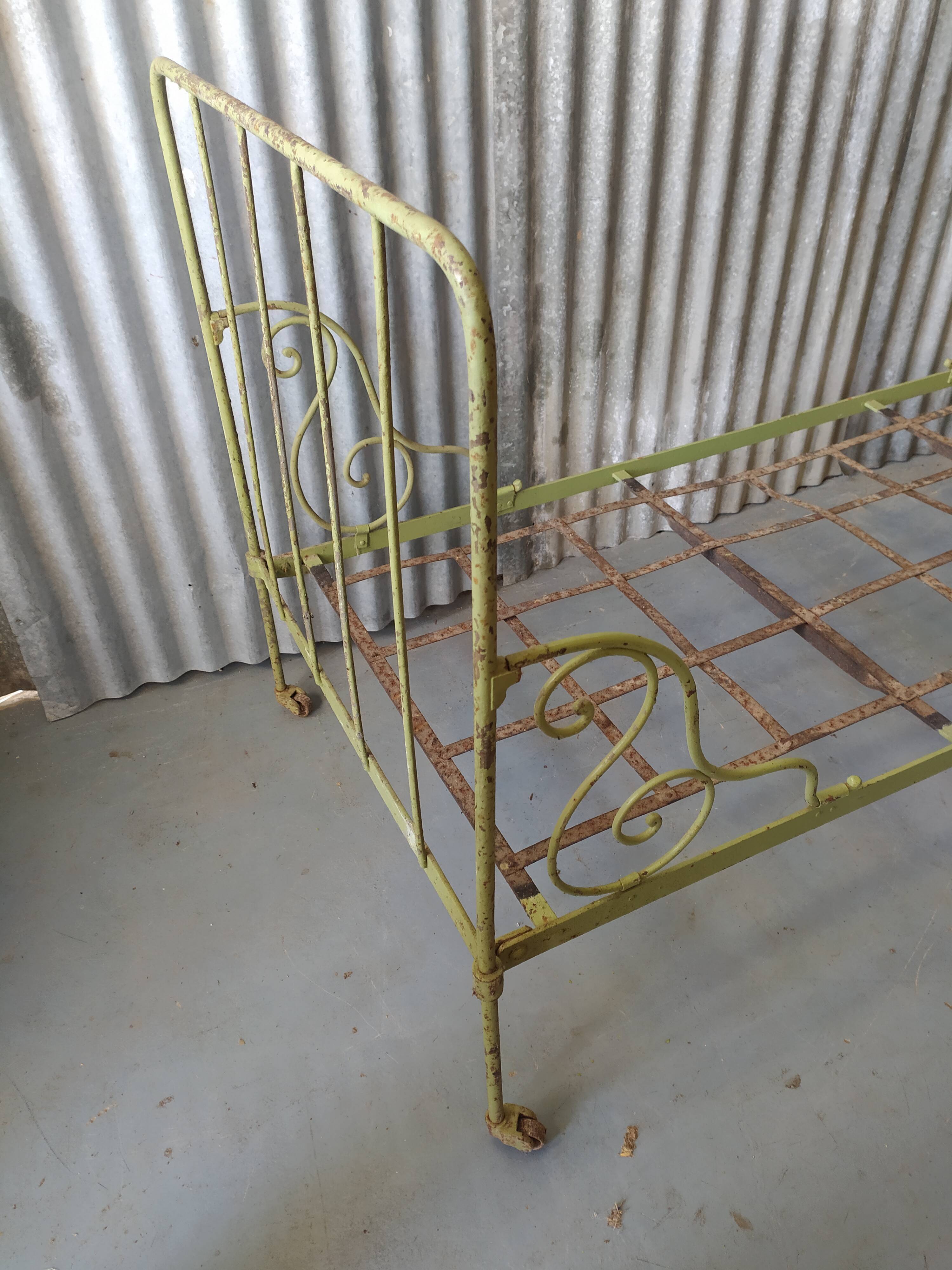 Wrought iron bench bed