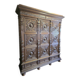 Flemish 3-door oak wardrobe
