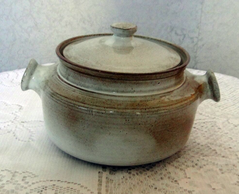 Soup tureen or vegetable dish with glazed ceramic lid