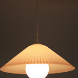 Pleated glass suspension