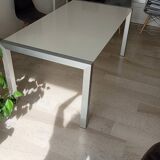 Extendable living room table