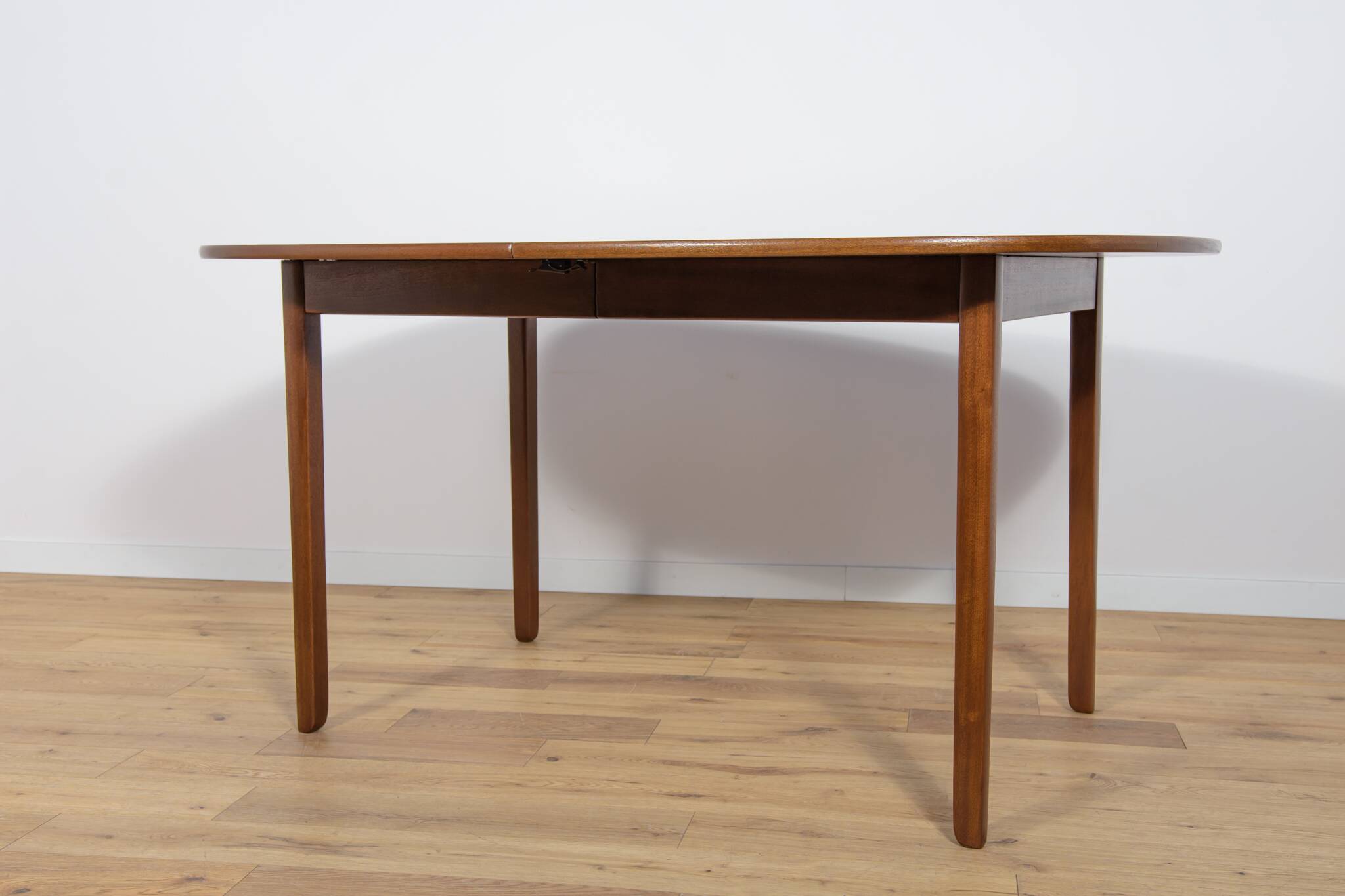 Table à manger danoise par Ole Wanscher pour Poul Jeppesens Furniture Factory, 1960s