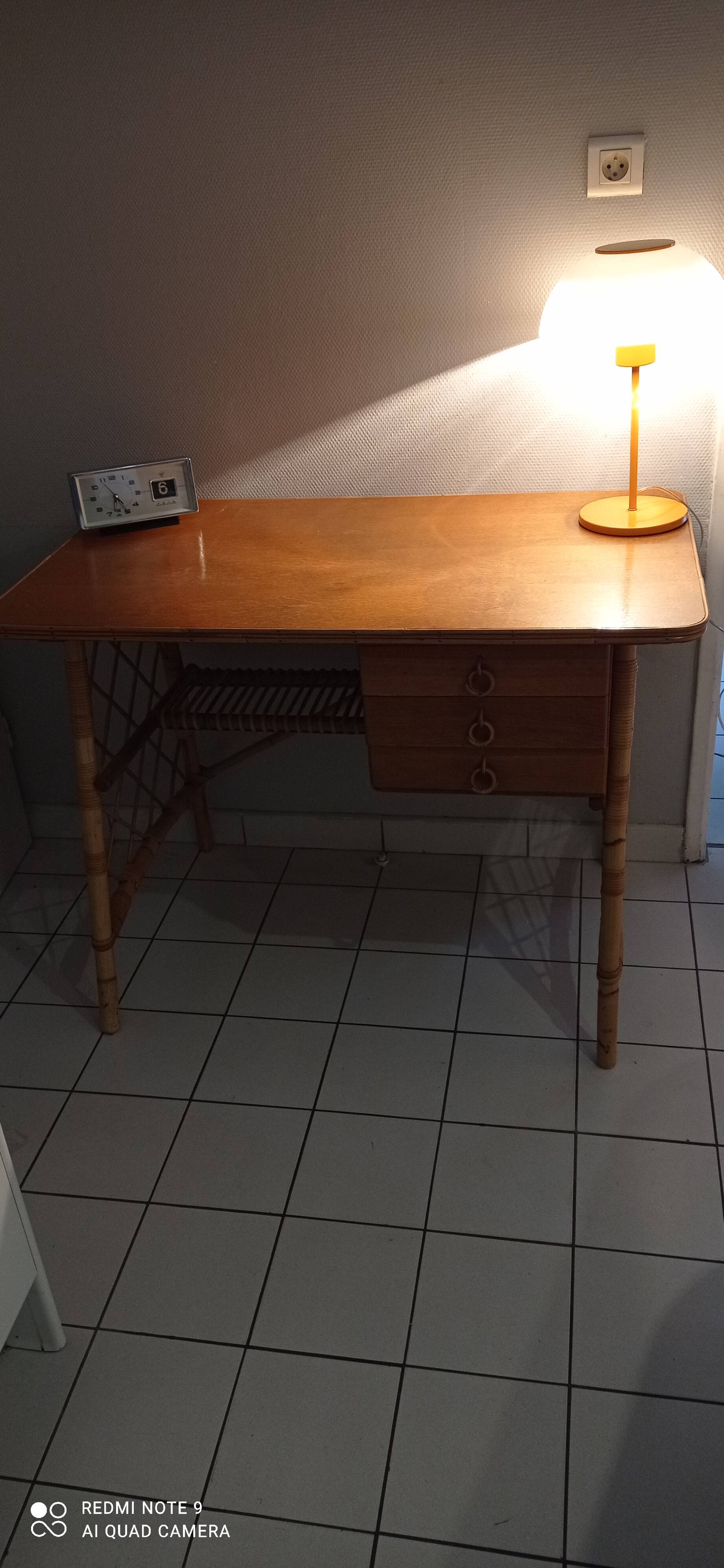 Ancien bureau rotin vintage Lois Sognot
