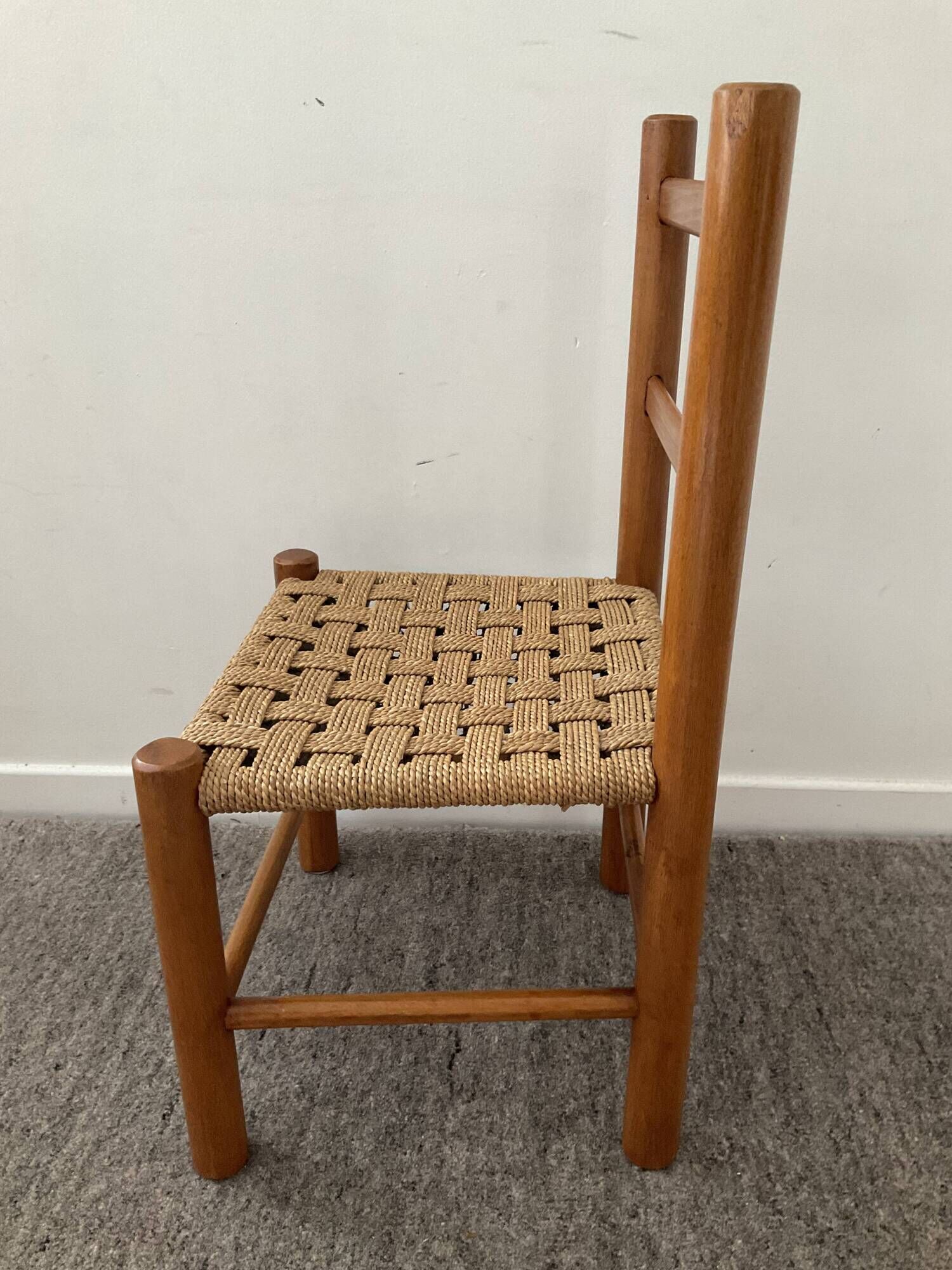 Chaise enfant scandinave en bois et assise corde