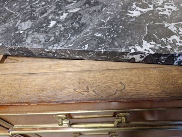 Commode en acajou et placage d'acajou époque Louis XVI, fin du 18ème s.
