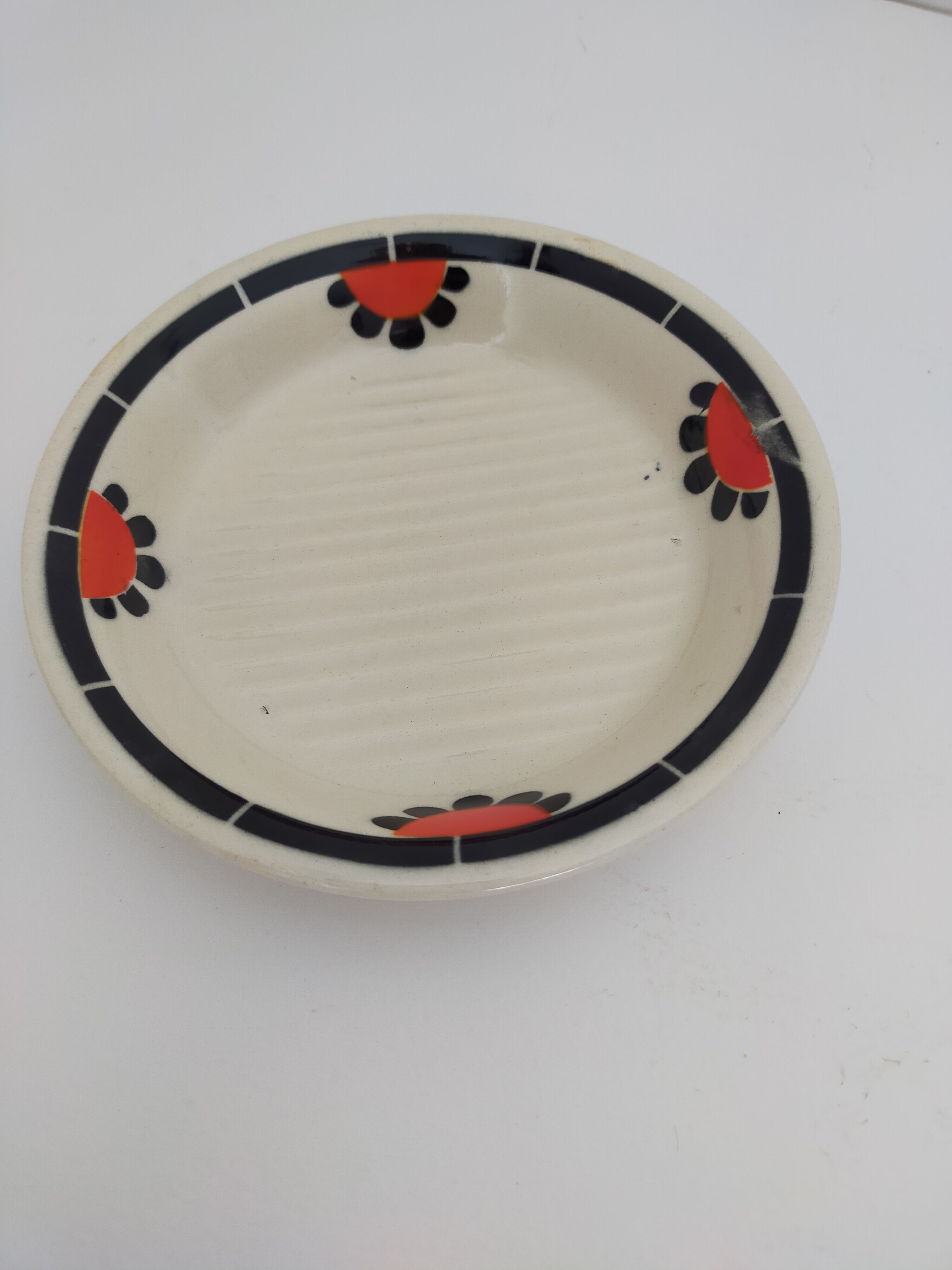 old vintage soap holder Art Deco earthenware wolf mill toledo color white, red and black