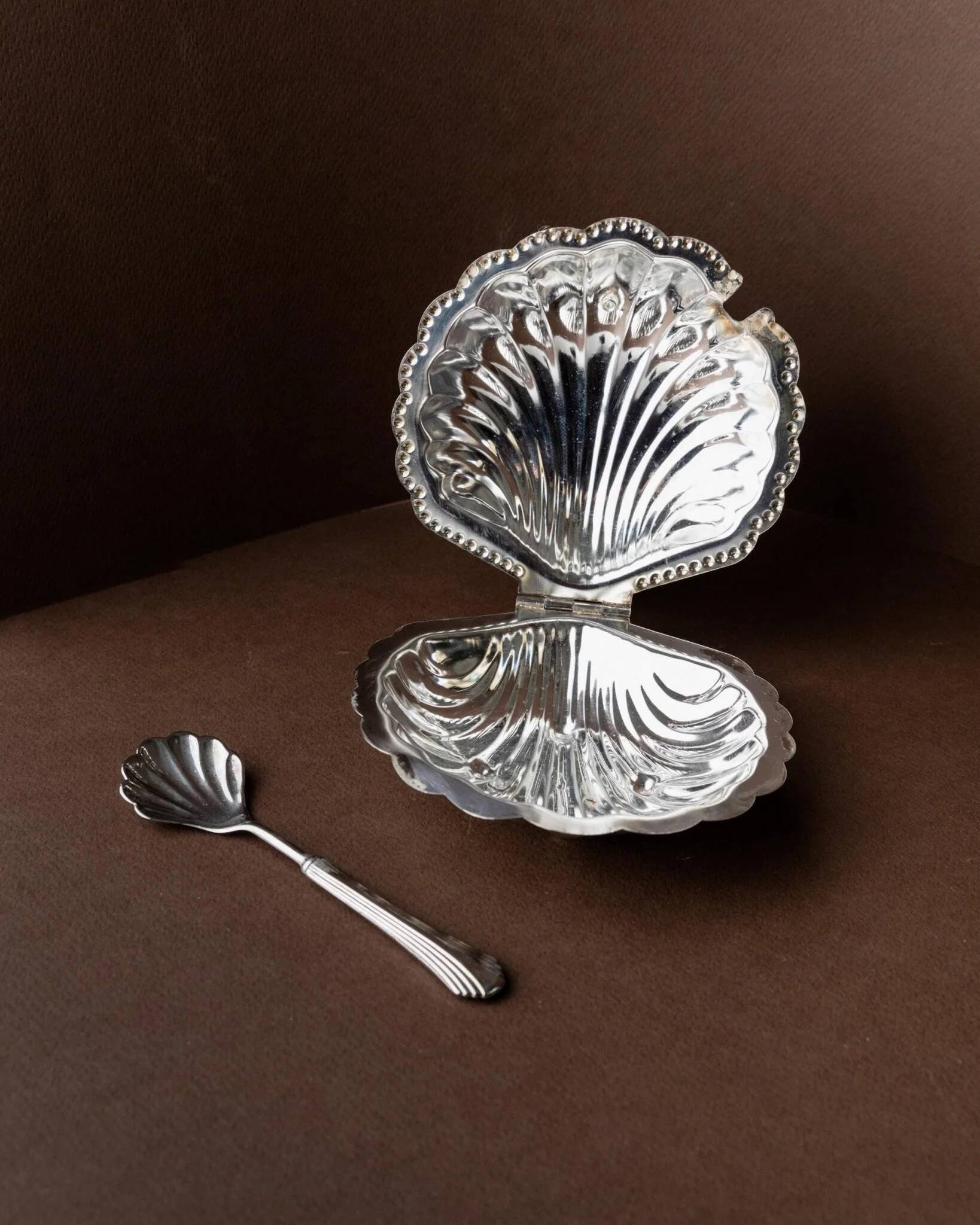 Bol à sucre en forme de coquillage argenté avec cuillère assortie - Italien des années 1960, métal argenté