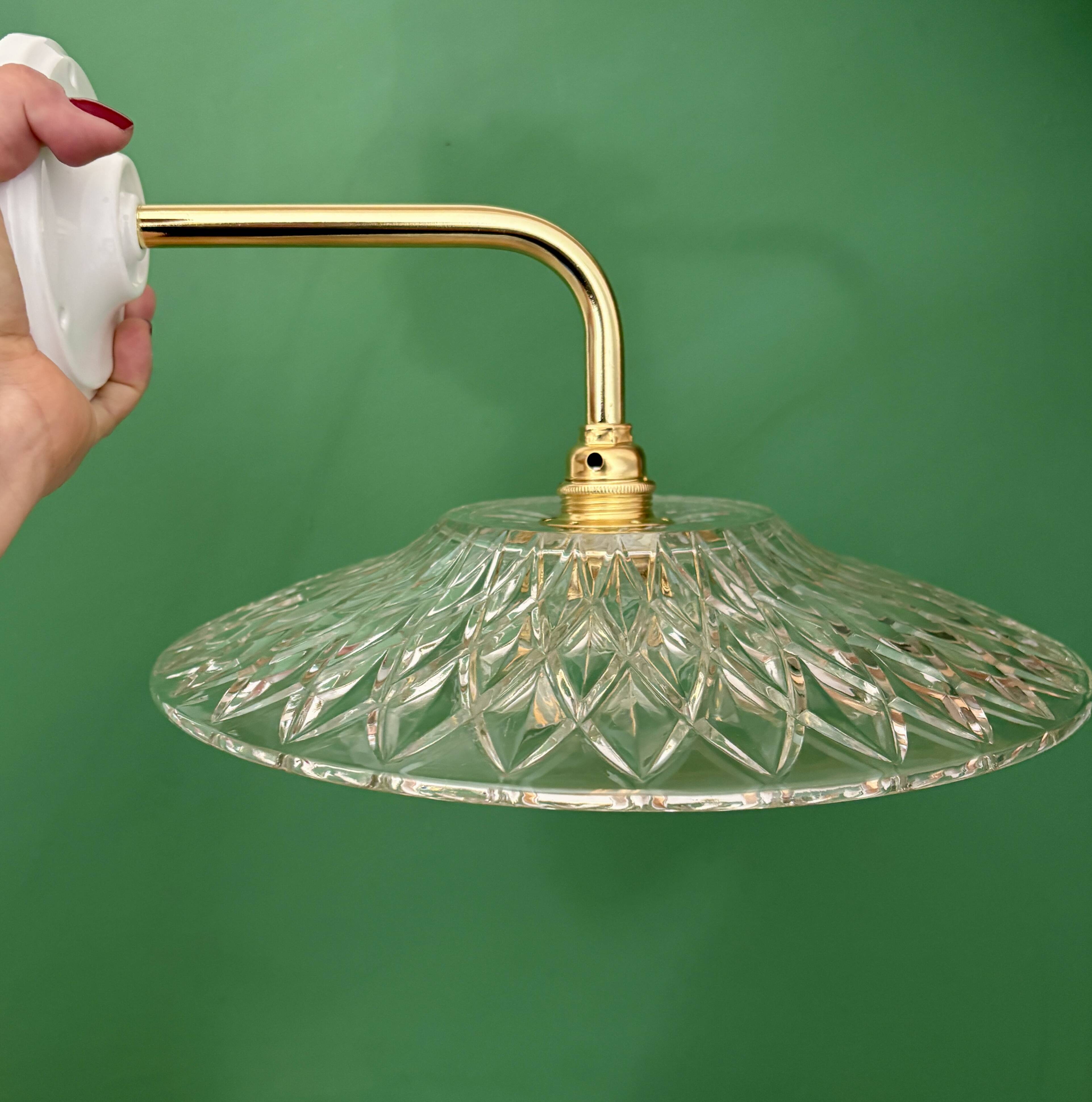 Coudé wall lamp with an old cut glass lampshade - tableware collection