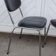 Paire de chaises vintage skaï et chrome