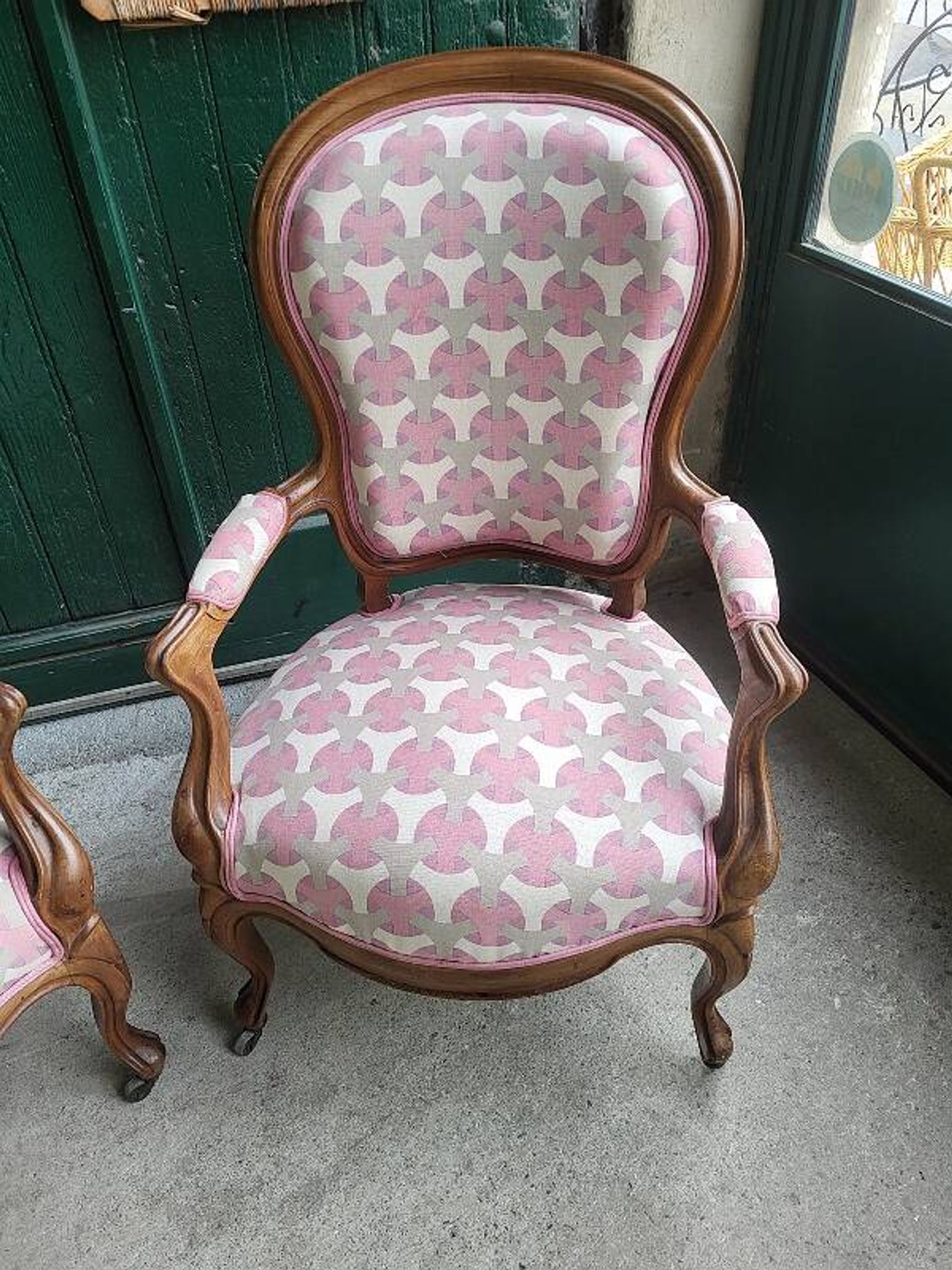 Paire de fauteuils louis philippe en noyer