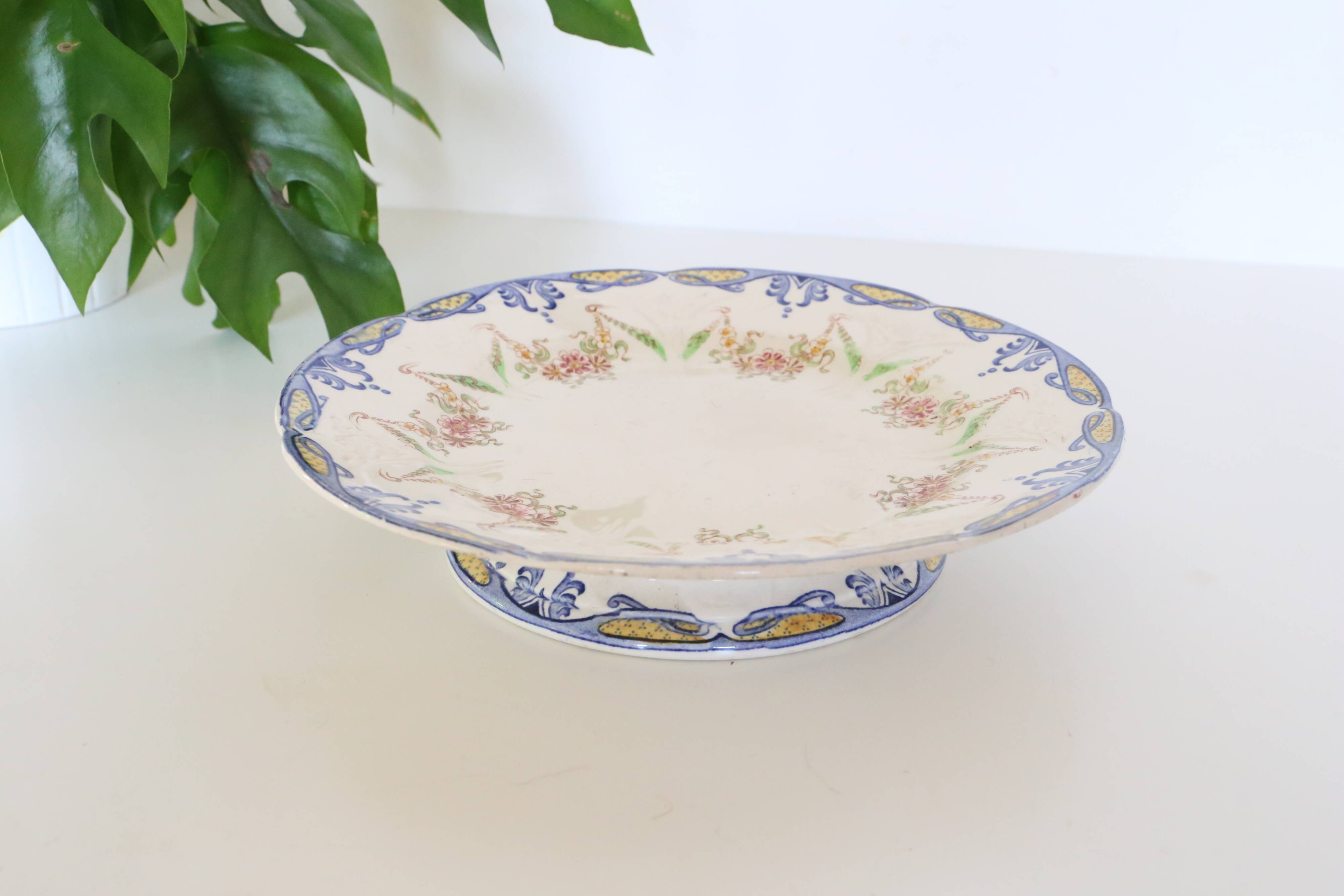 Servant dish on piedouche, Grand Dépôt Paris E. Bourgeois, 19th century