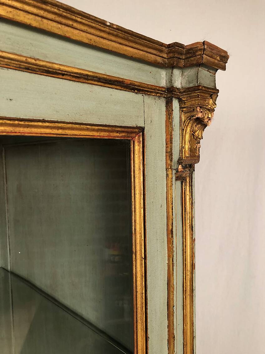 Showcase in blue/green lacquered wood, gold trim, Italy 18th-early 19th century