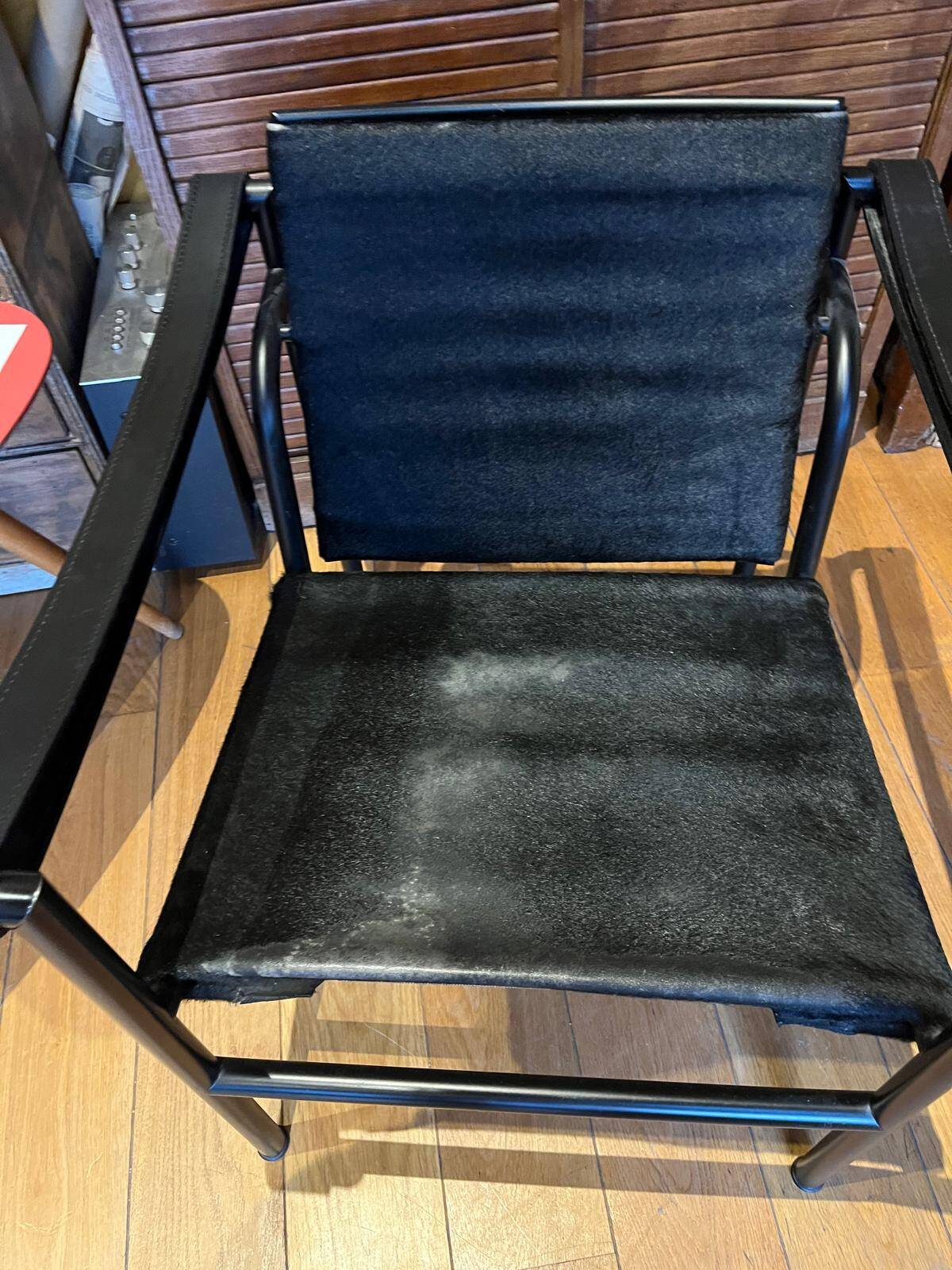 Vintage Le Corbusier Black Cowhide Armchair, Model LC1 by Cassina, 1970
