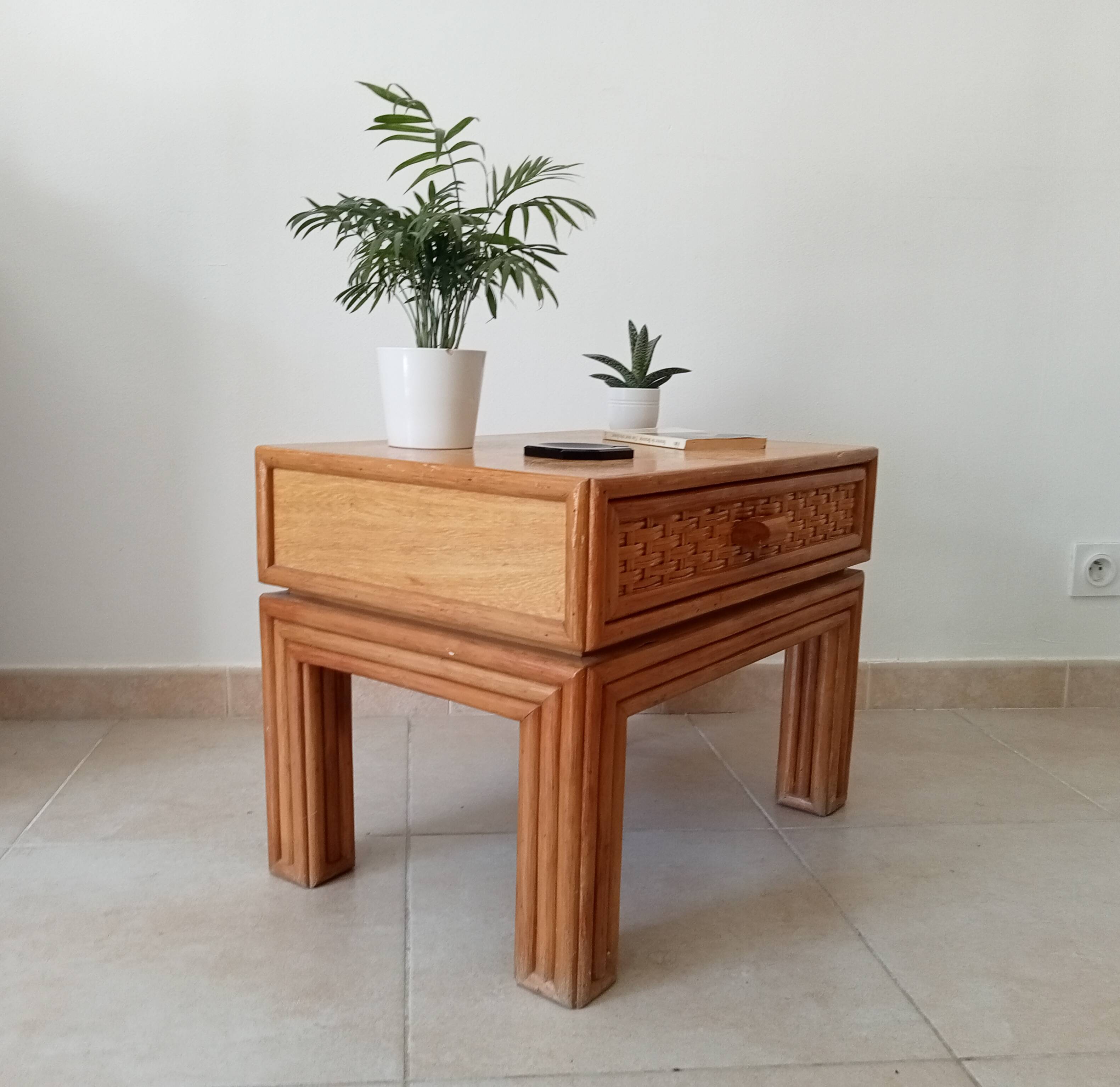 Vintage side table in bamboo and rattan from the 1970s.