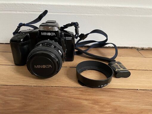 Minolta DYNAX 5000 i film camera and MINOLTA AF 35-105 mm lens