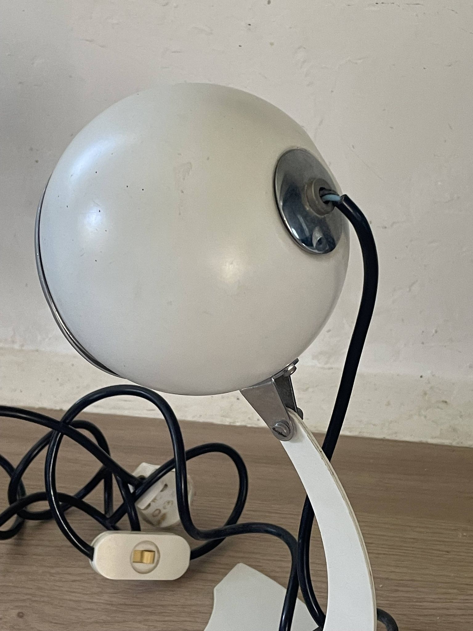 Lampe orientable eye ball, design italien années 70