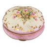 Bonbonnière en porcelaine à décor floral polychrome sur fond rose et or de style Louis XV