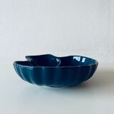 Salad bowl shell shape compartmentalized