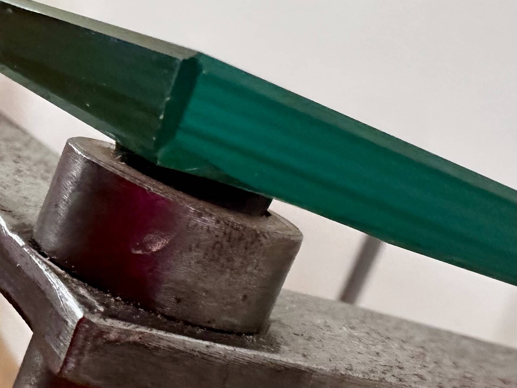 Marktex Beistelltisch mit Glasplatte (2000) – elegantes Vintage-Design mit