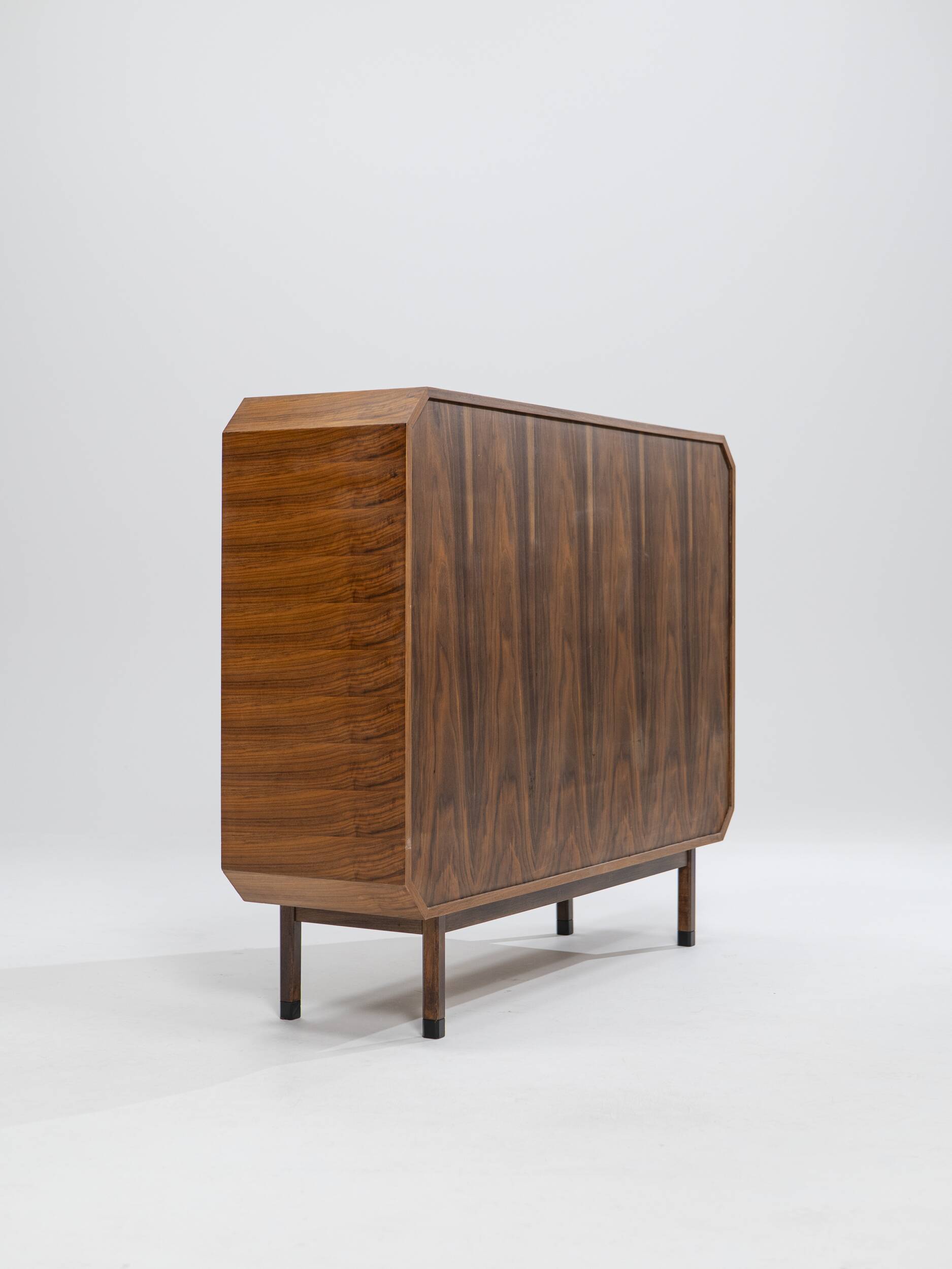 Buffet haut en teck, Italie, années 1960