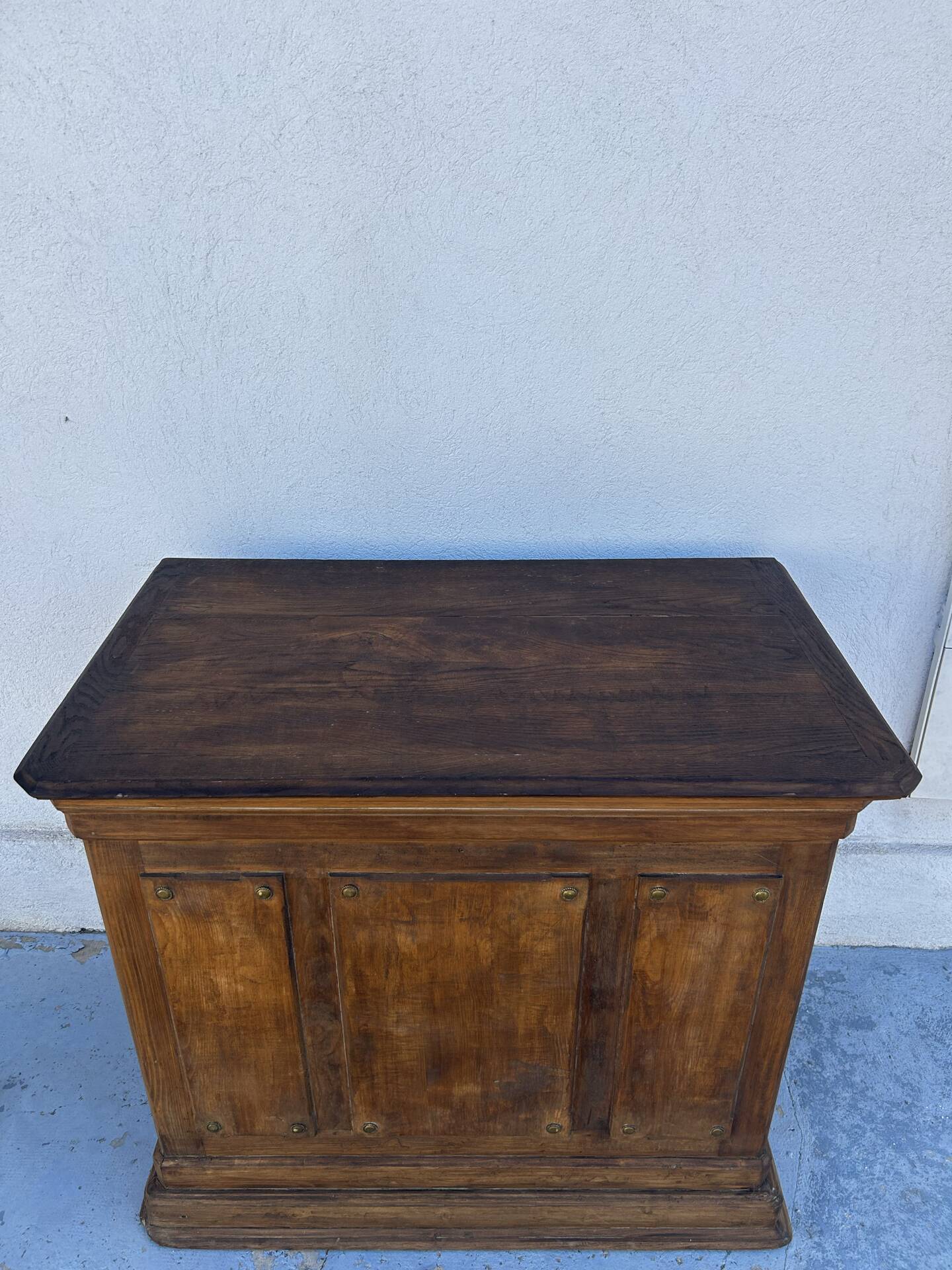 Old trade counter with cash register AMAX André Ray – Lyon