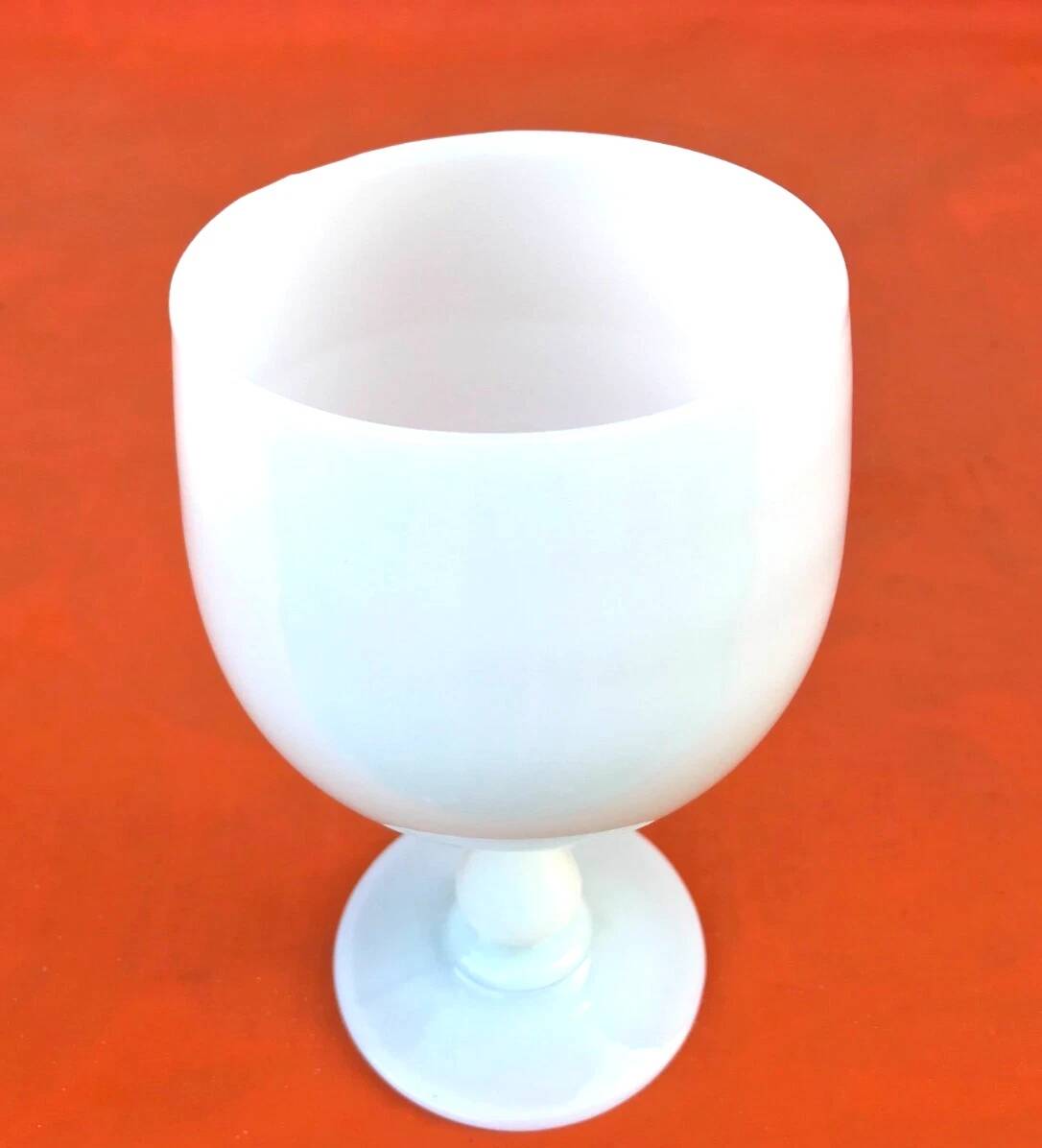 Footed cup / Opaline chalice White milk white