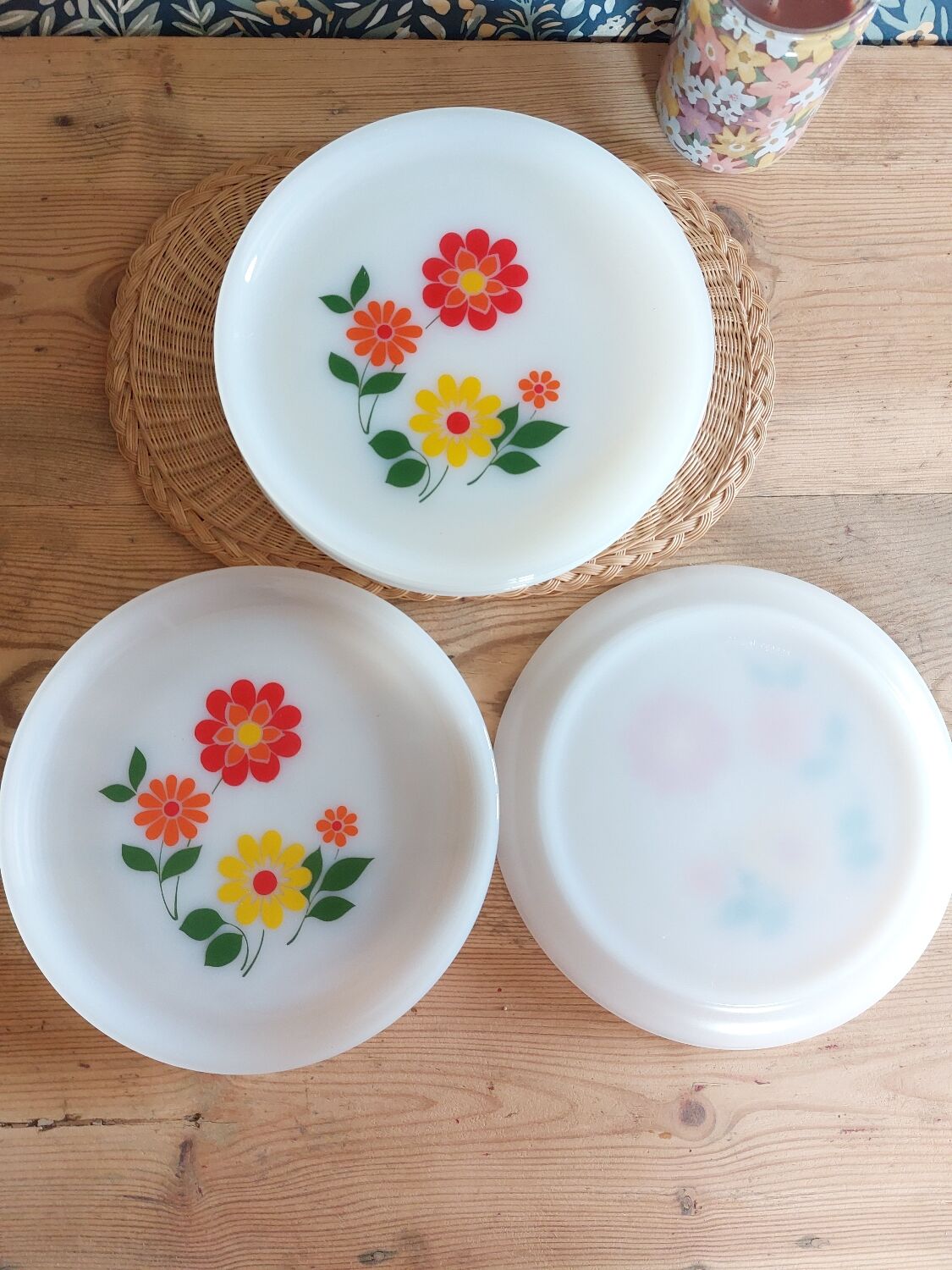 6 Arcopal 70s dessert plates
