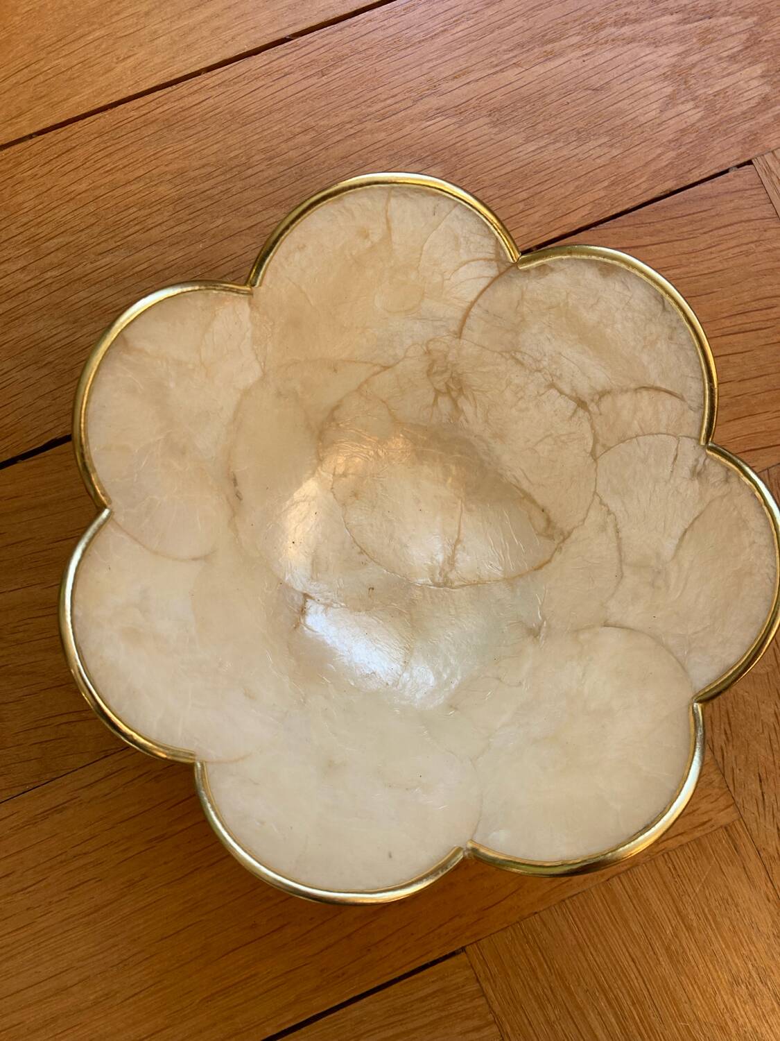 Mother-of-pearl cup