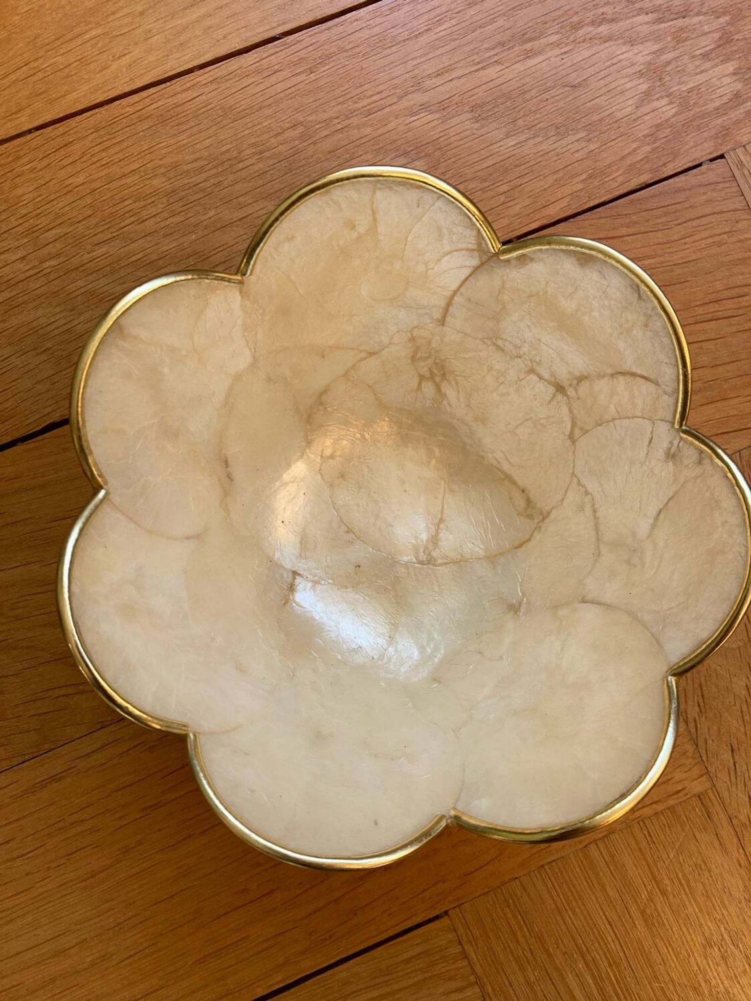 Mother-of-pearl cup