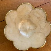 Mother-of-pearl cup