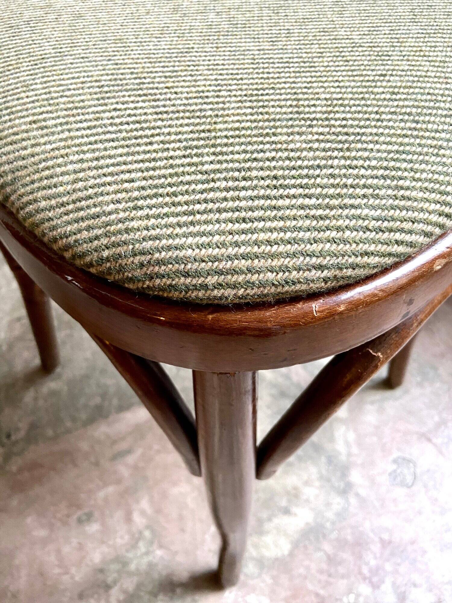Heart bistro chair in beech and green wool