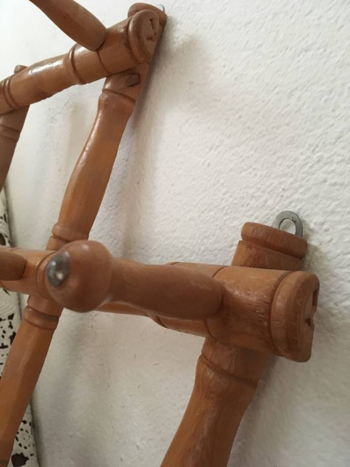Expandable wall coat rack wooden way bamboo of the 1960s.