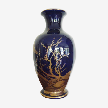 Vase en porcelaine bleu nuit