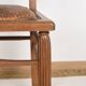 Chaise style Art Déco en bois sculpté et cuir.
