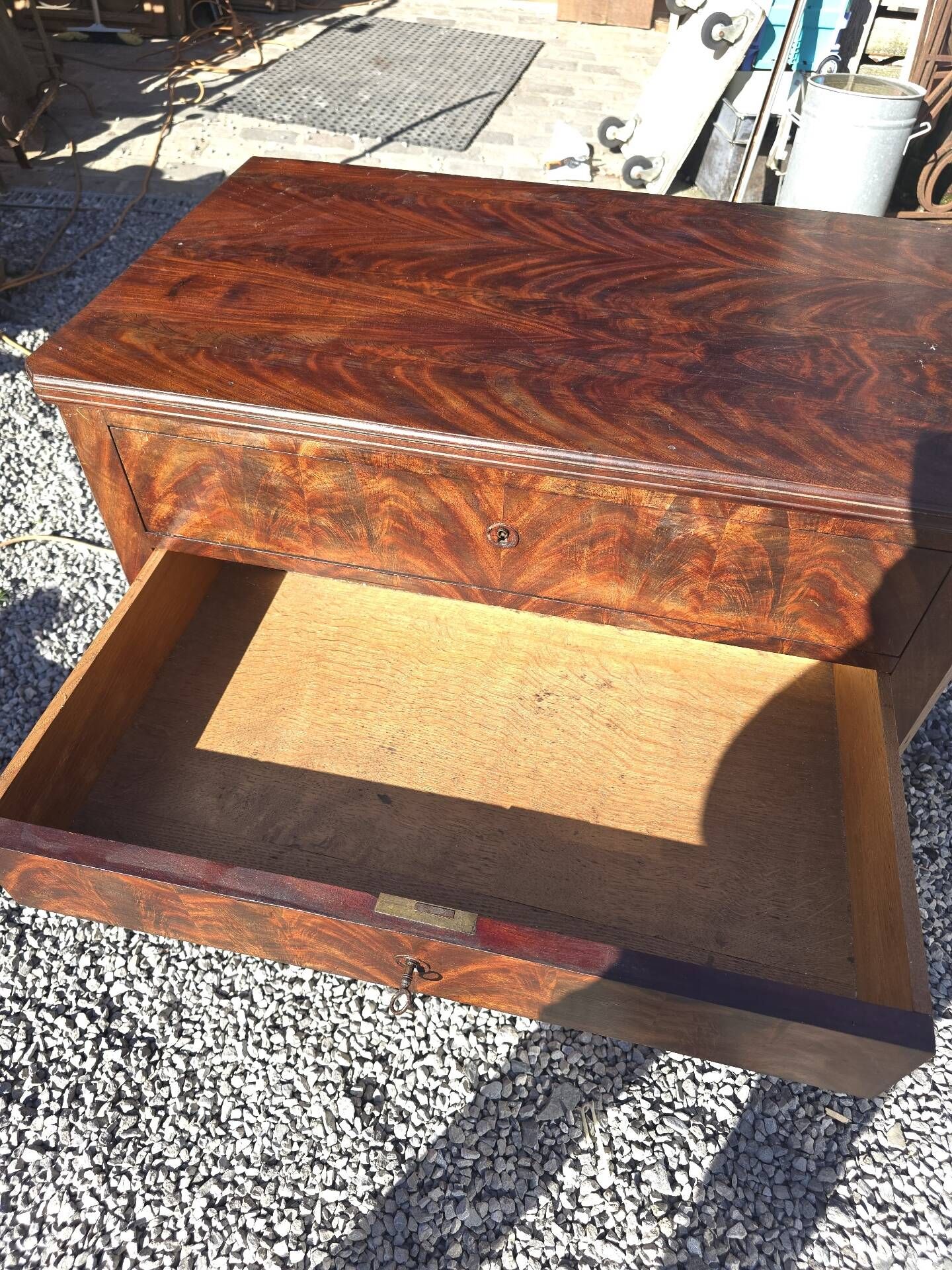 Mahogany chest of drawers