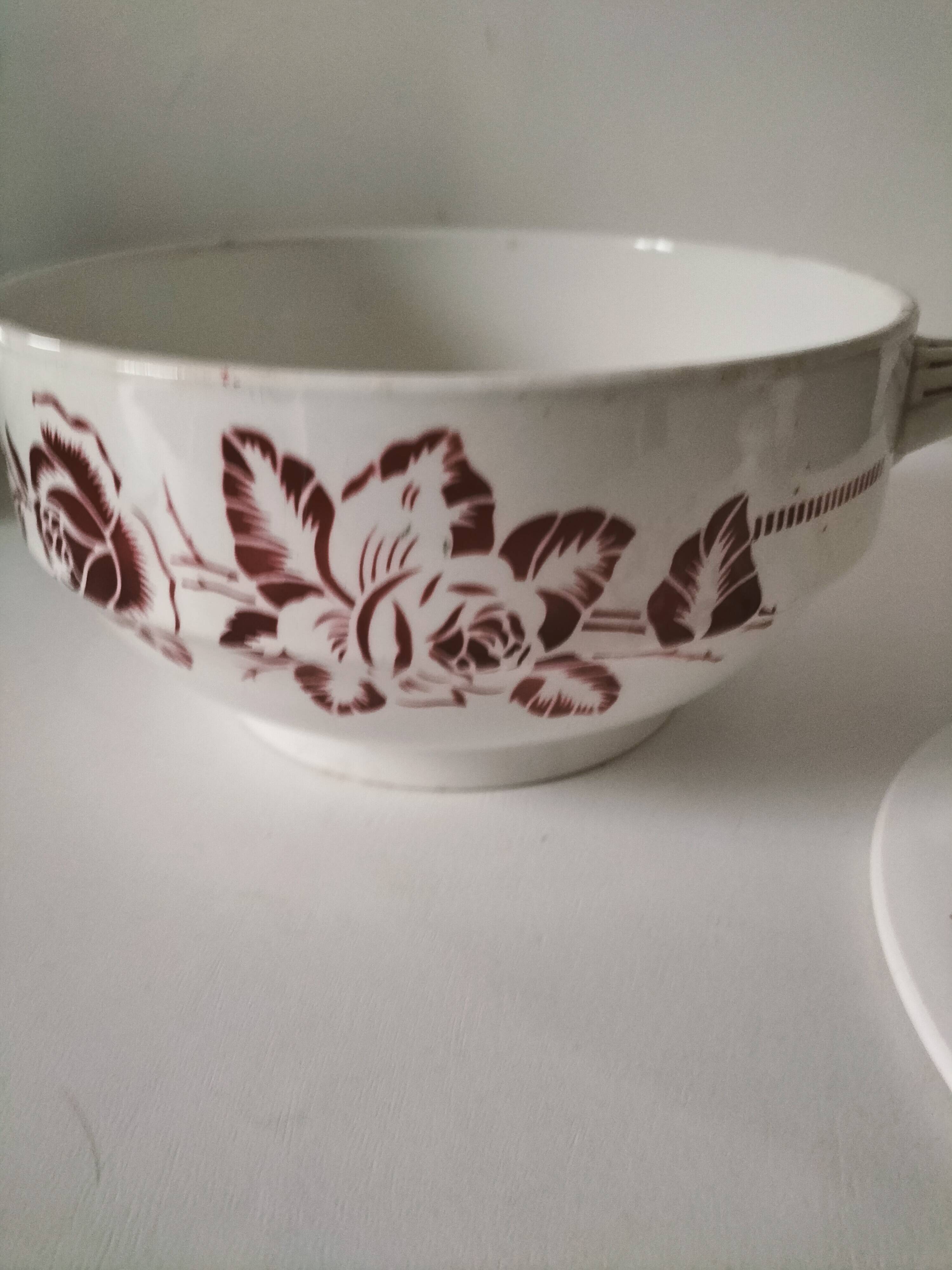 Digoin Sarreguemines Atlantic pattern tureen, deep red rose decoration